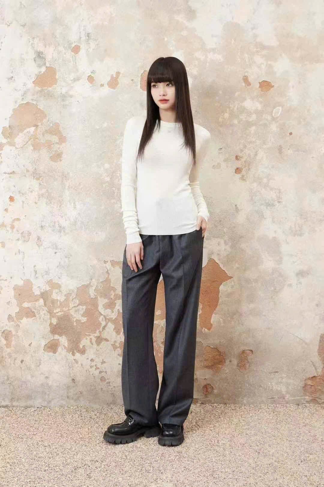 Áo len cổ tròn trắng 4.4