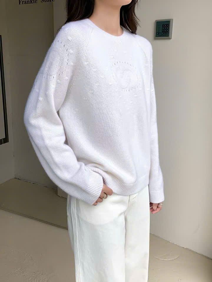 Áo len dài tay cashmere họa tiết ngực