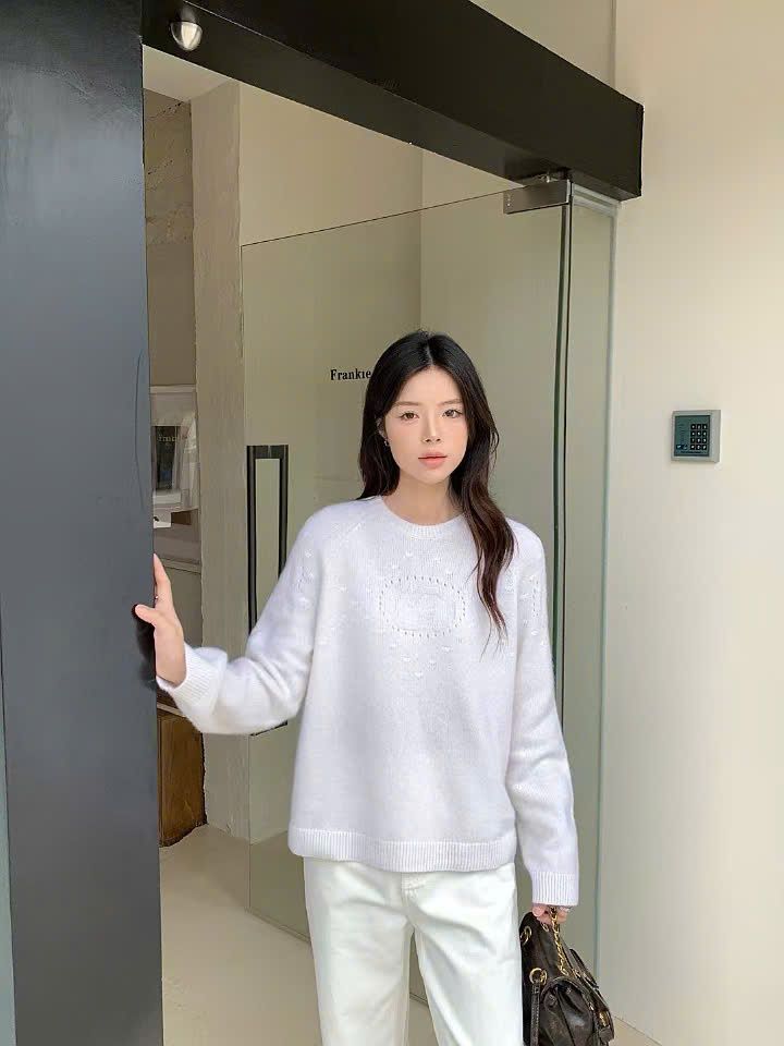 Áo len dài tay cashmere họa tiết ngực