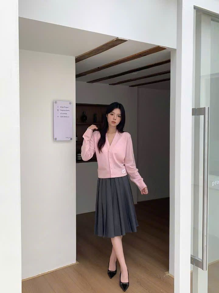 CDG hồng logo ngọc viền dưới