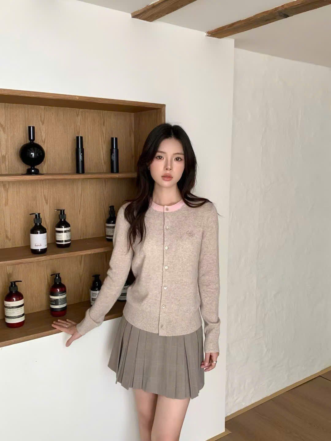 CDG xám cổ hồng chữ lồng CC