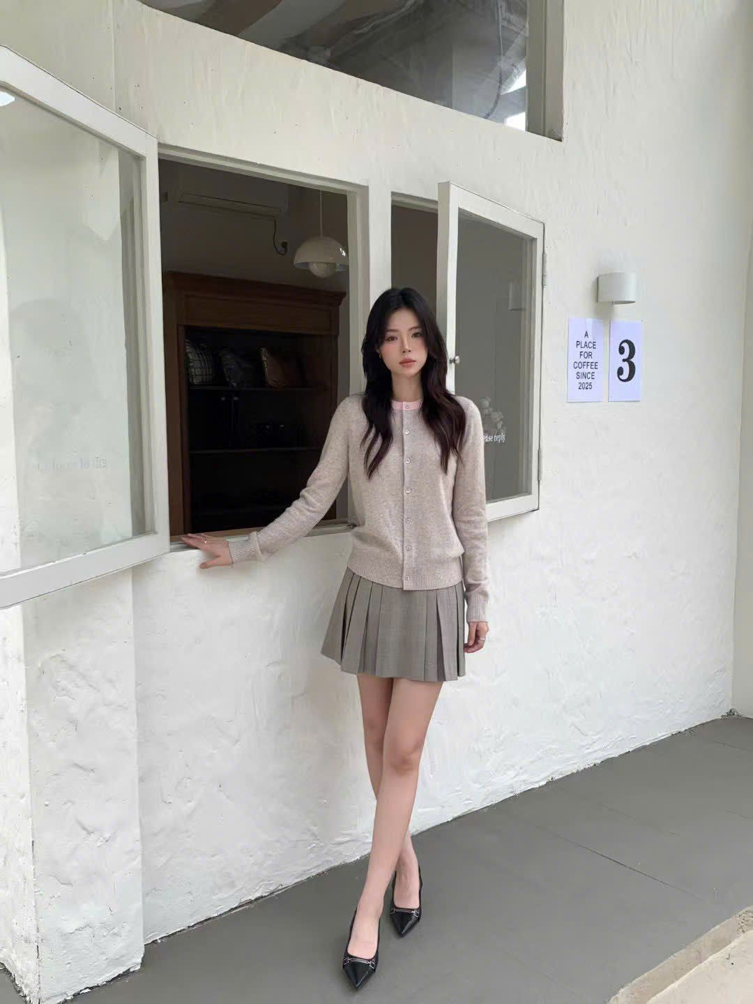 CDG xám cổ hồng chữ lồng CC