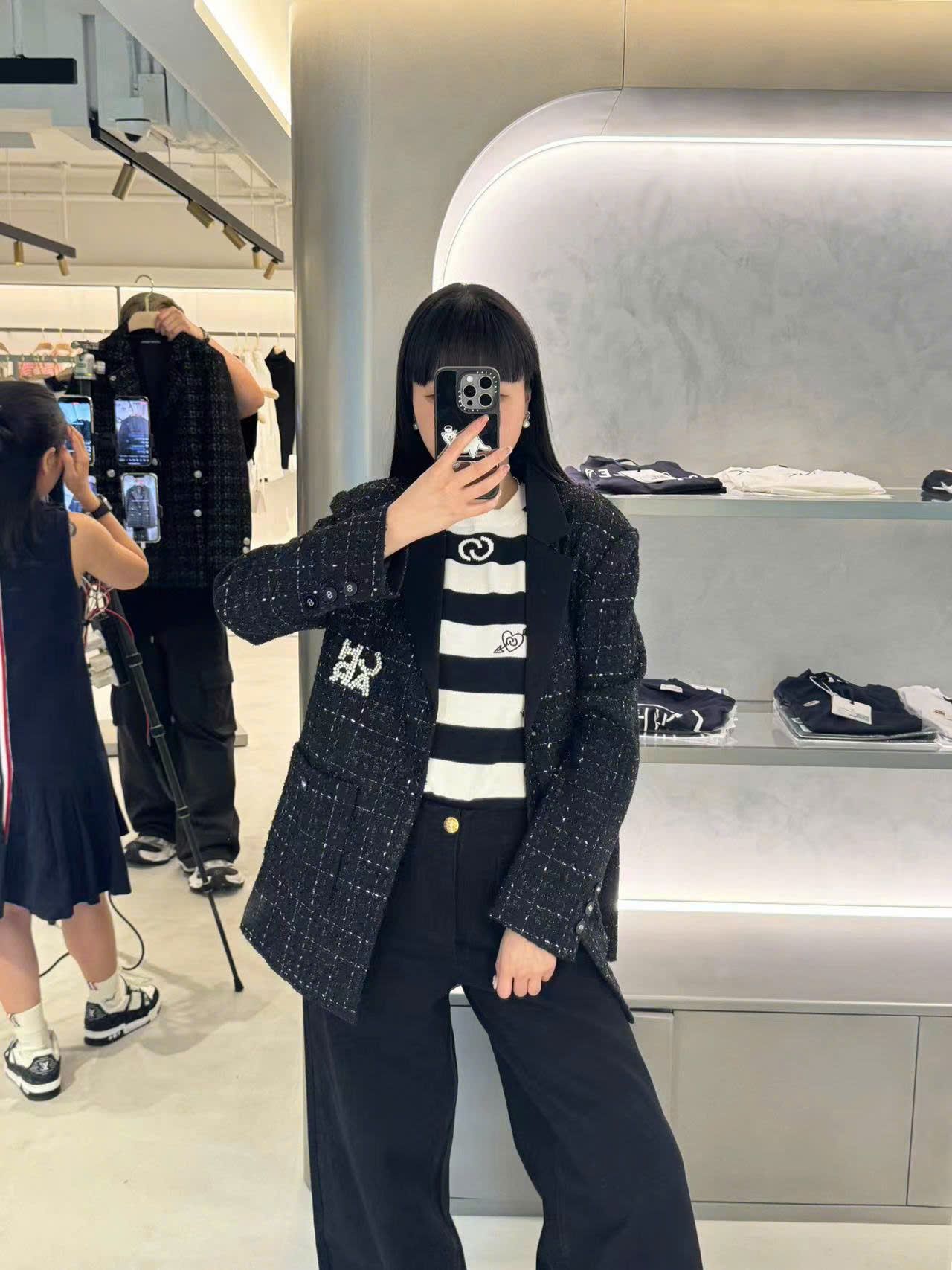 Áo vest dạ tweed đen dài - logo ngọc