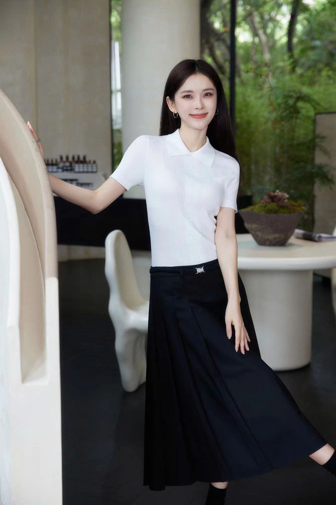 Chân váy dài - đai cài đính đá nhỏ