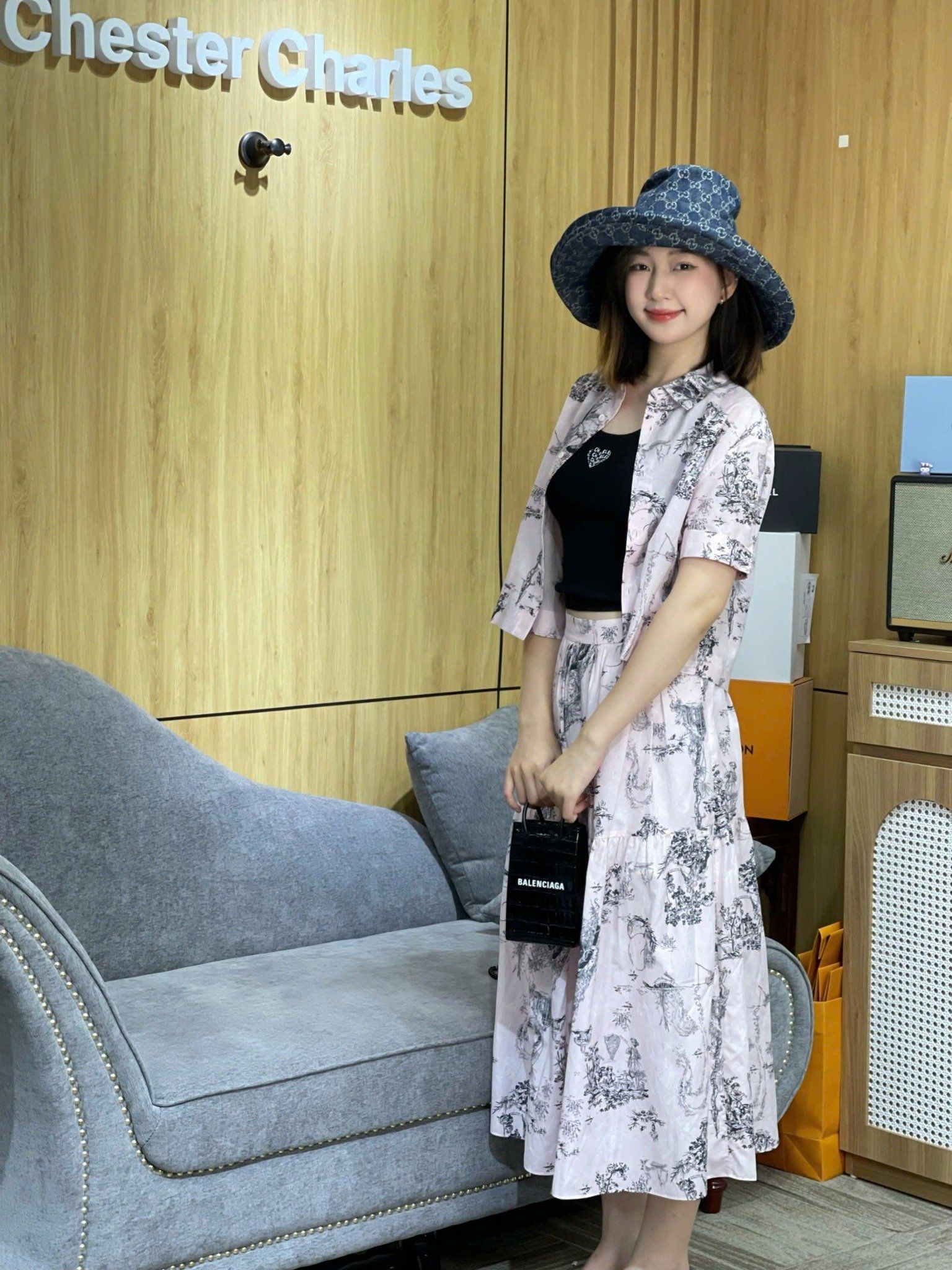 Bộ Áo sơ mi và chân váy dài hồng hoạ tiết gấu - set