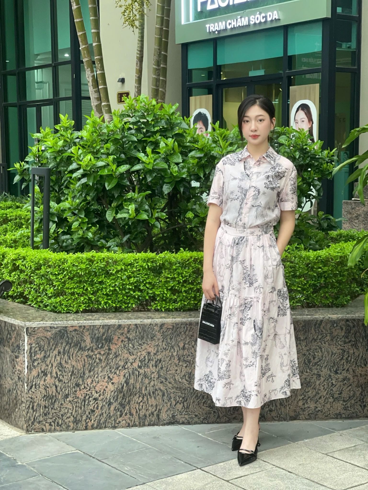 Bộ Áo sơ mi và chân váy dài hồng hoạ tiết gấu - set
