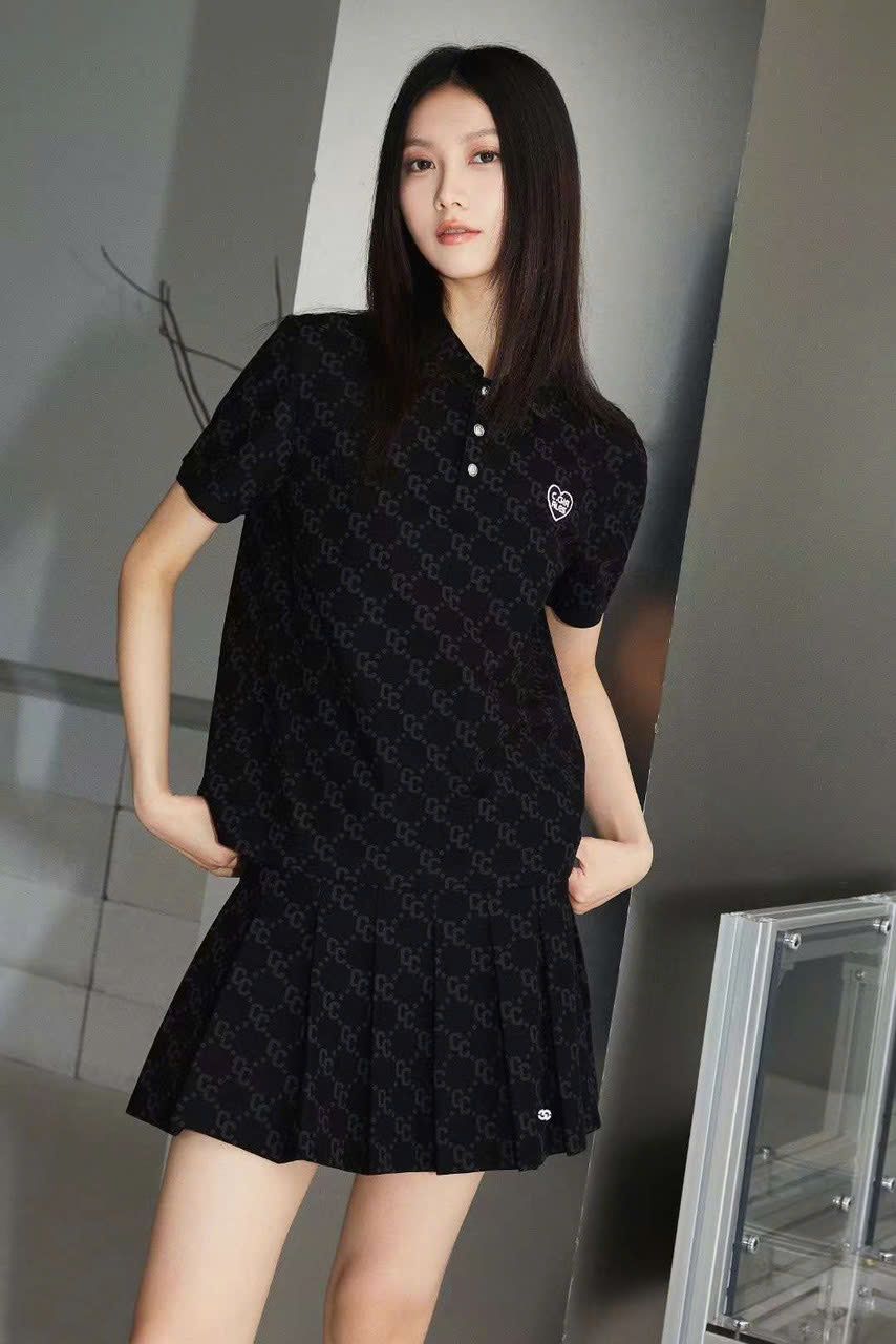 Bộ áo polo và chân váy - đen full logo tim trái set