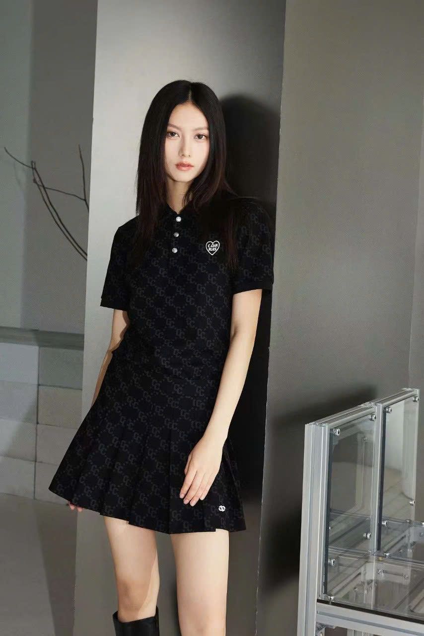 Bộ áo polo và chân váy - đen full logo tim trái set
