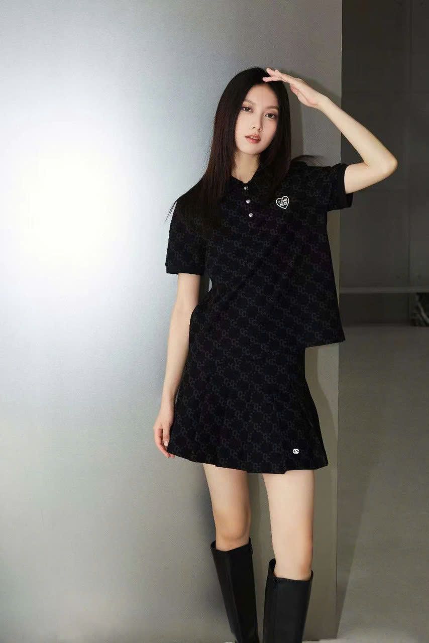 Bộ áo polo và chân váy - đen full logo tim trái set