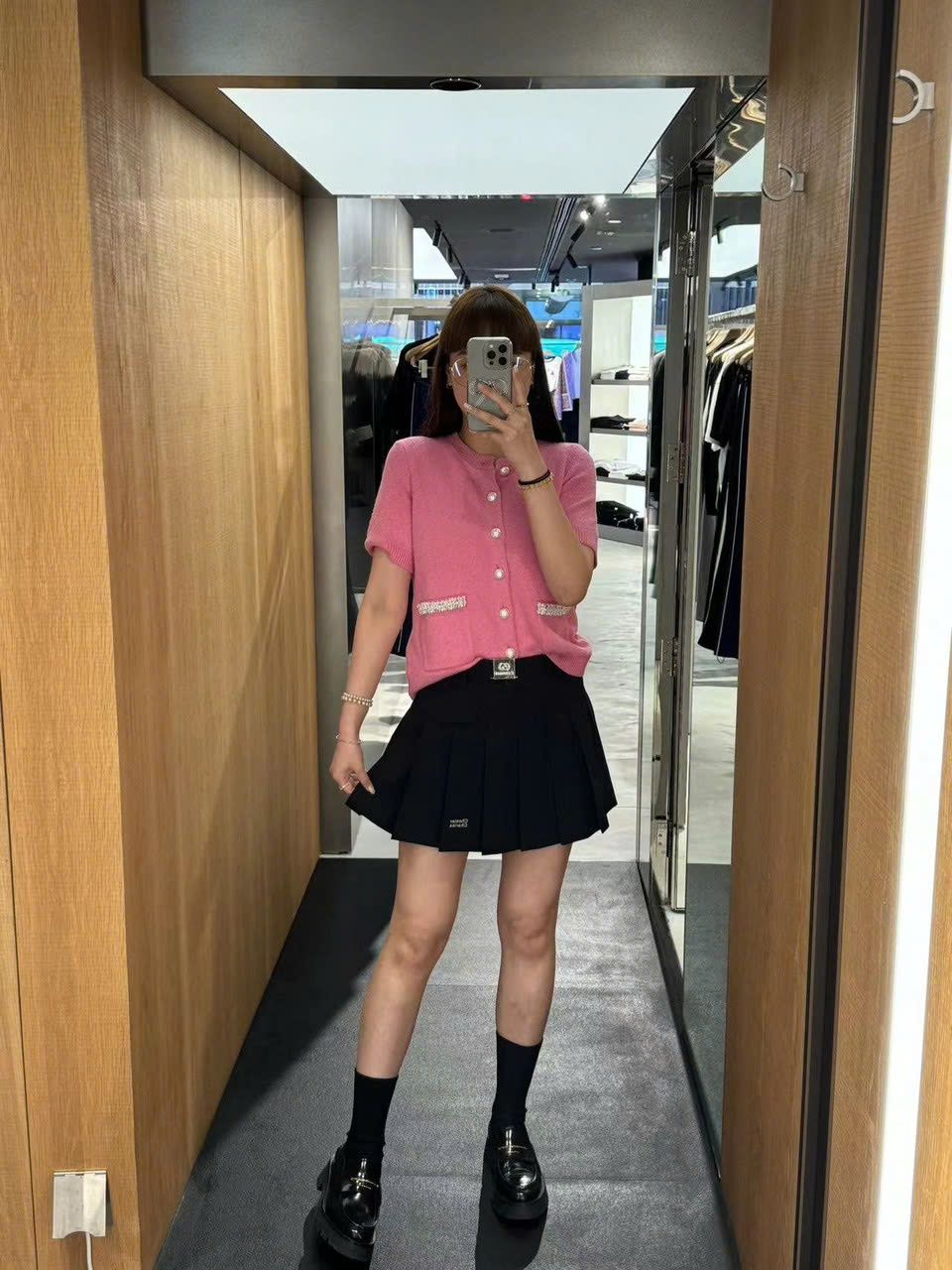 Chân váy ngắn xếp ly - belt kim loại