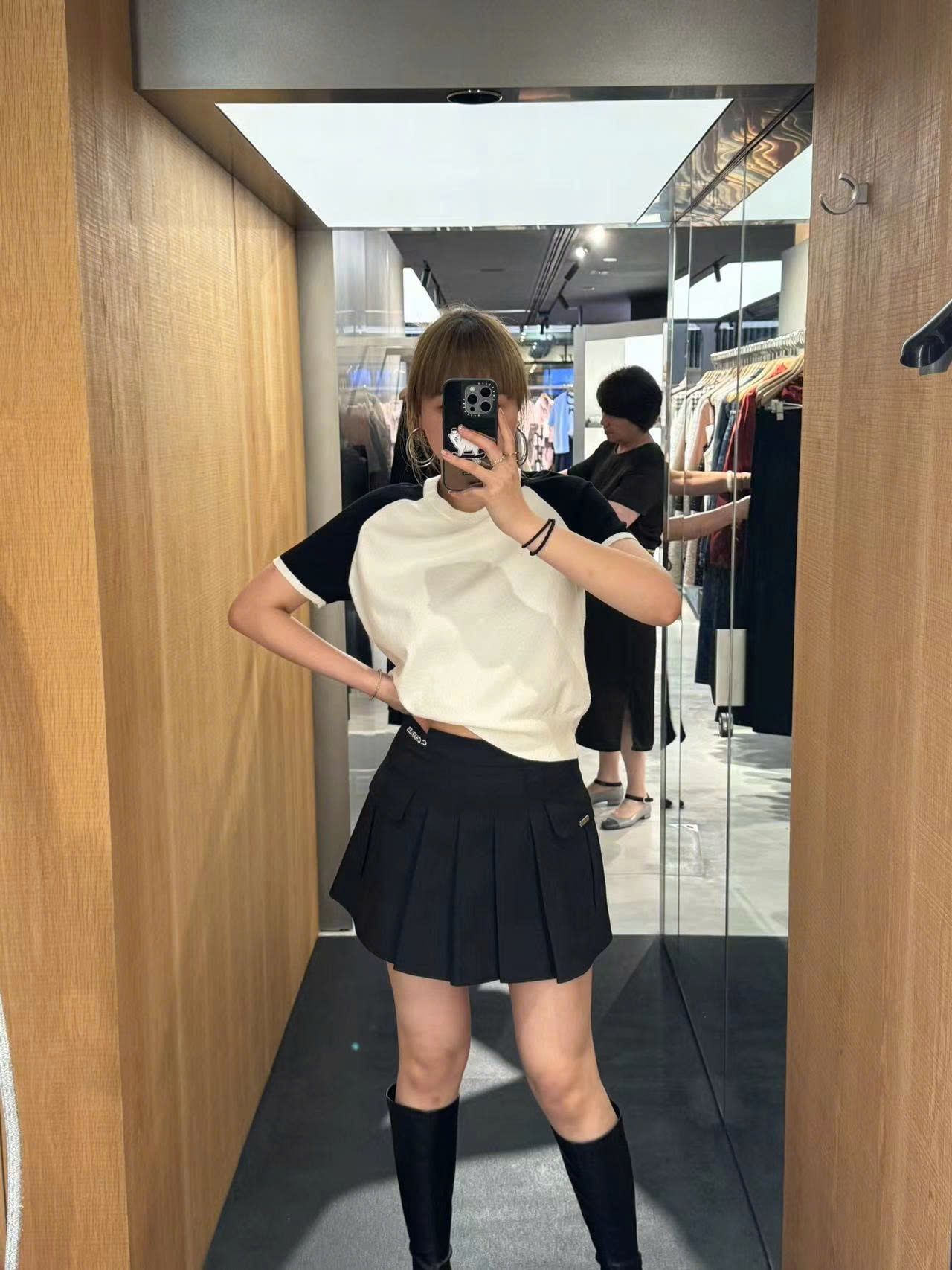 Chân váy ngắn xếp ly 2 túi giả - đen
