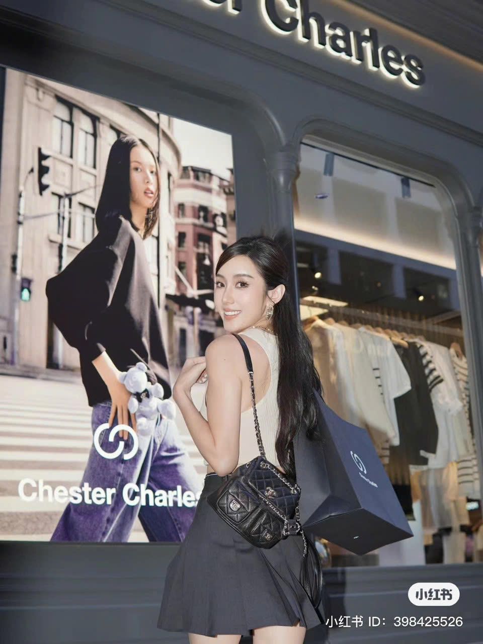 Chân váy xếp cạp chester