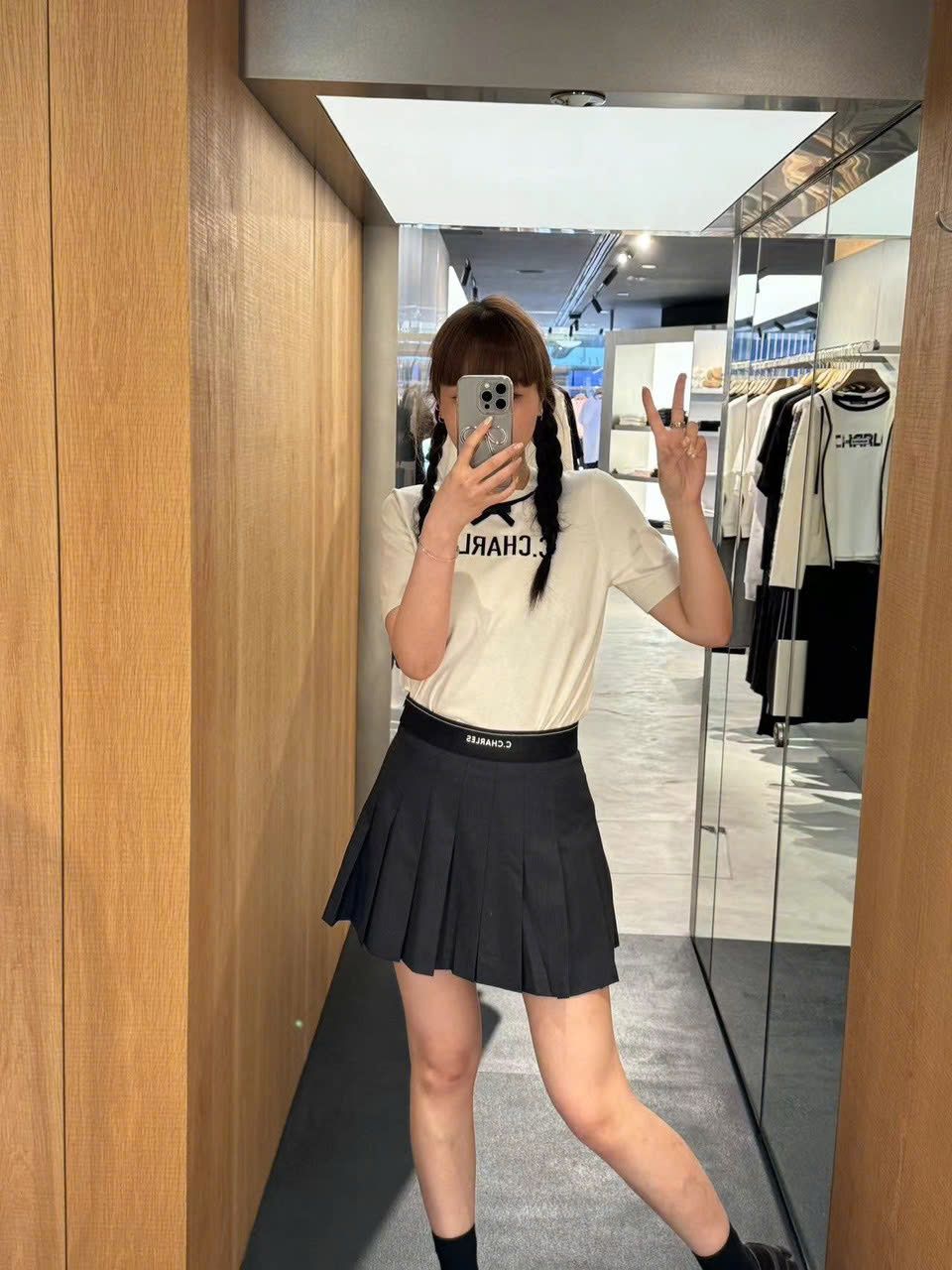 Chân váy xếp cạp chester