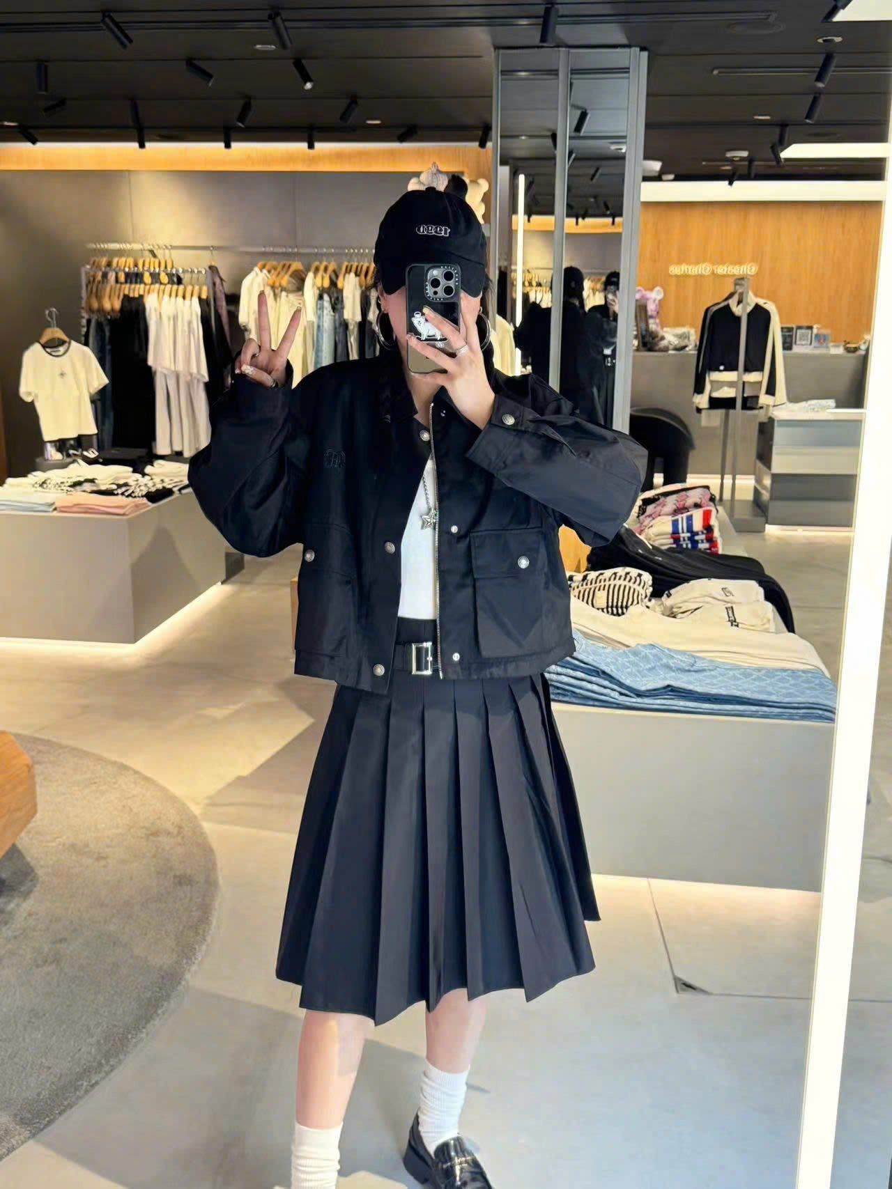Chân váy xếp ly dài , 1/2 belt da