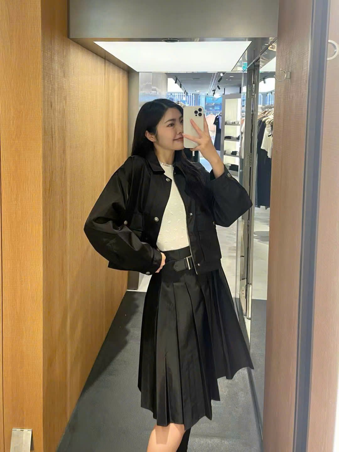 Chân váy xếp ly dài , 1/2 belt da