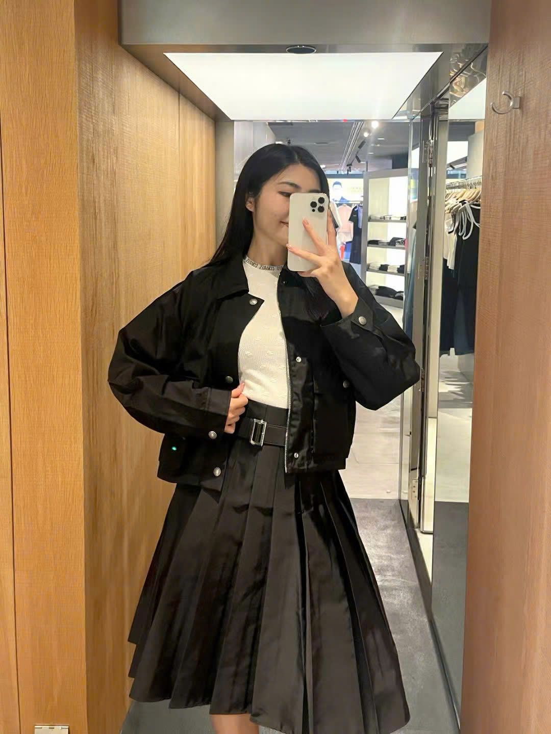 Chân váy xếp ly dài , 1/2 belt da
