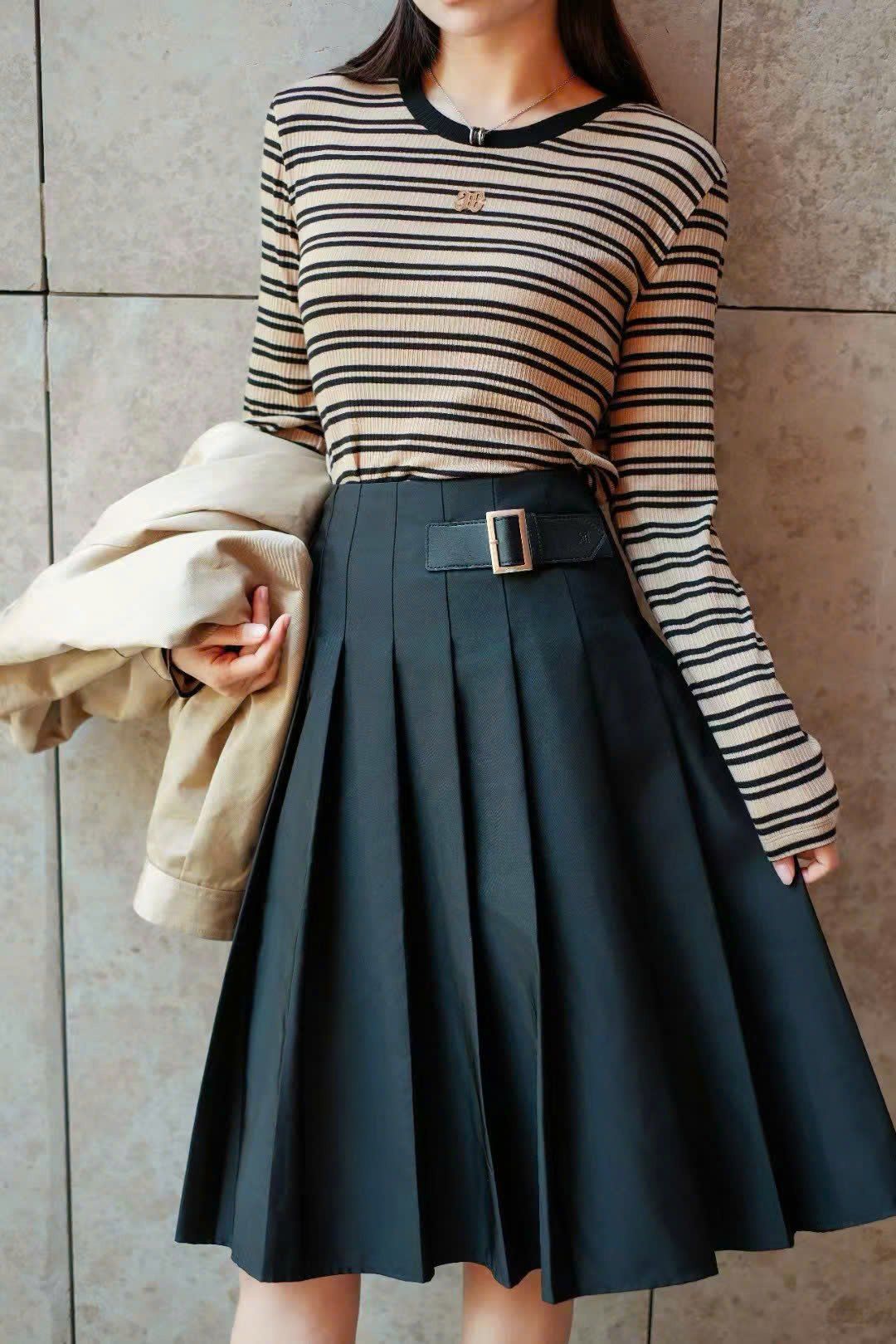Chân váy xếp ly dài , 1/2 belt da