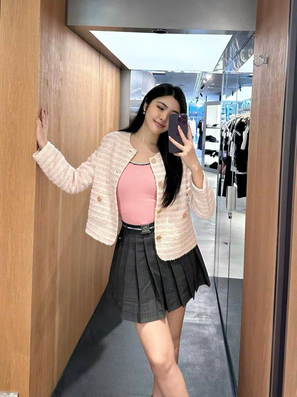 Chân váy kẻ đen - đai cài