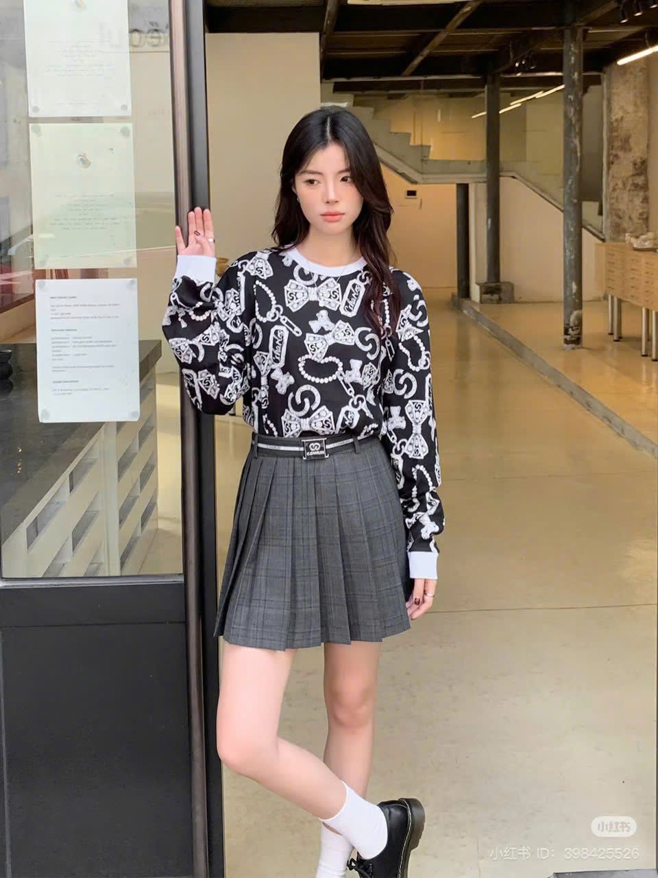 Chân váy kẻ đen - đai cài