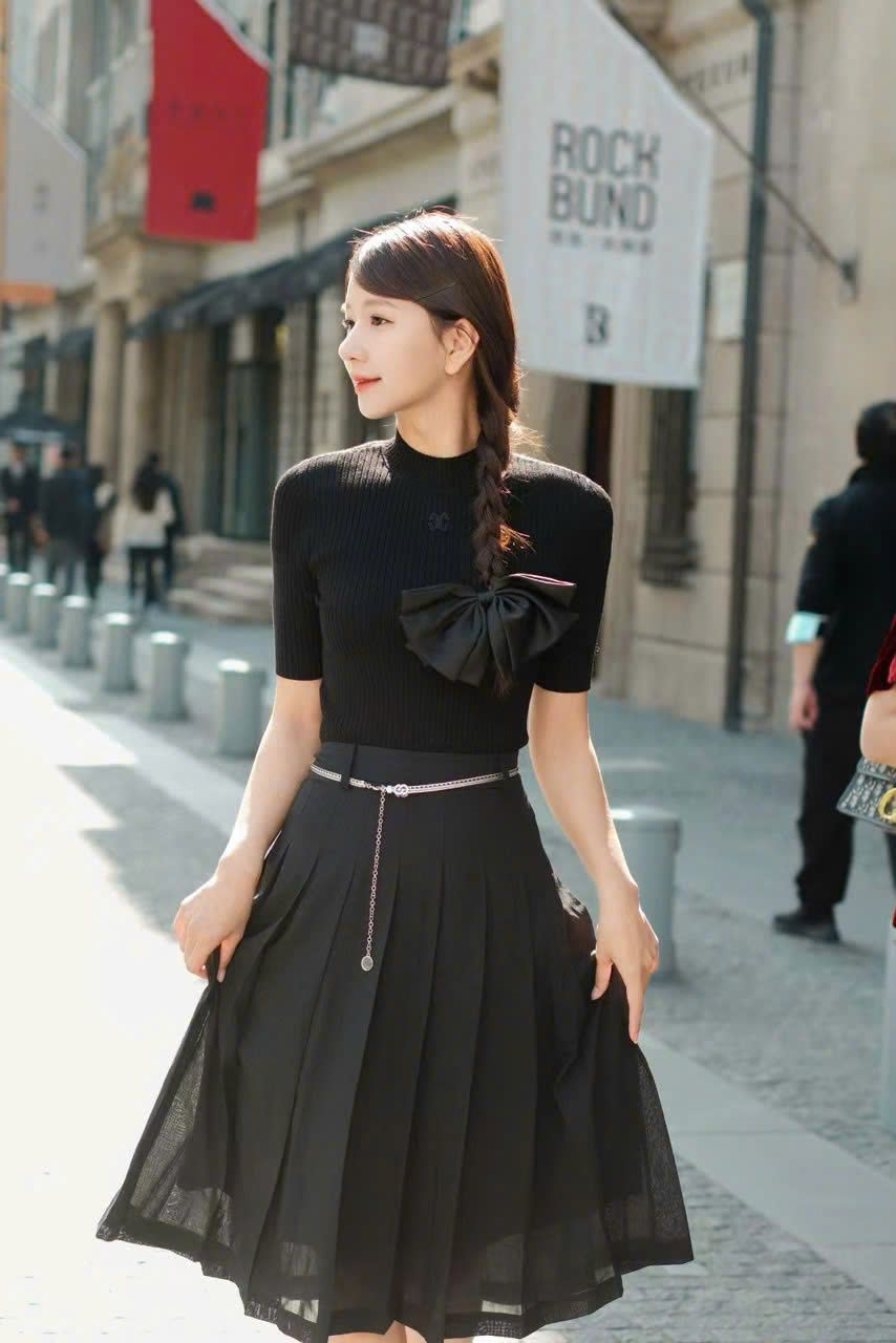 Chân váy đen dài xếp ly kèm Belt KL