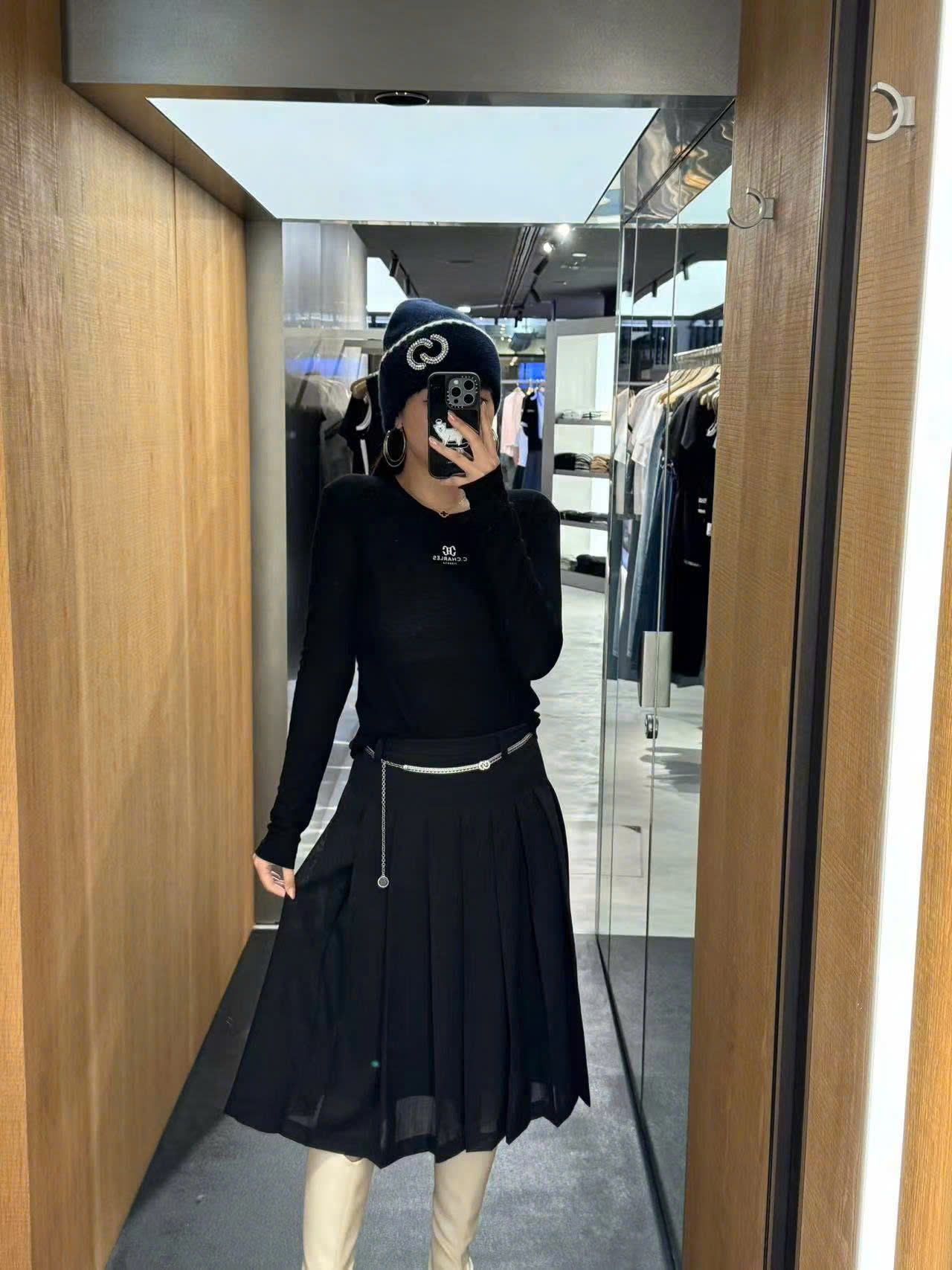 Chân váy đen dài xếp ly kèm Belt KL