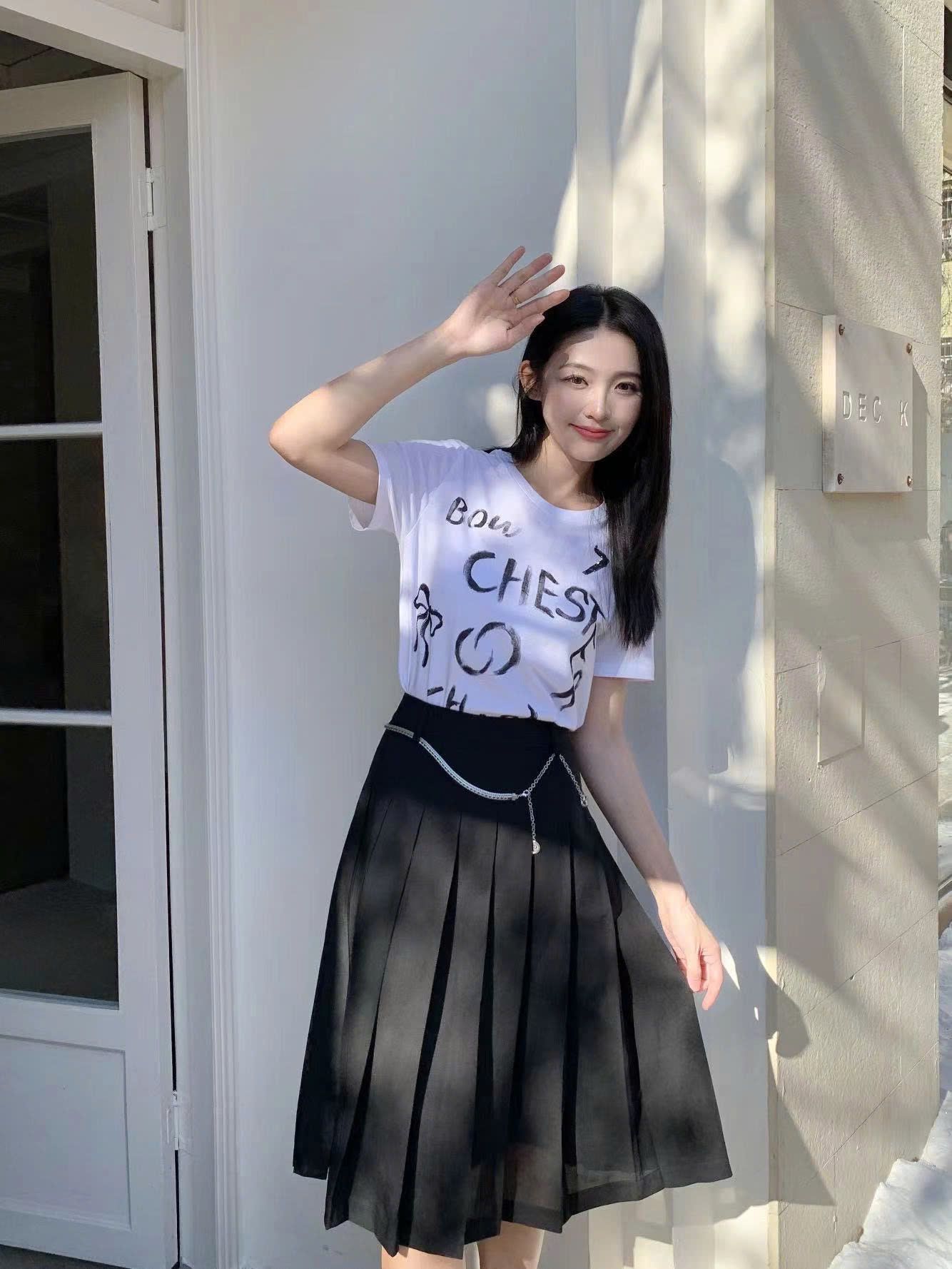 Chân váy đen dài xếp ly kèm Belt KL