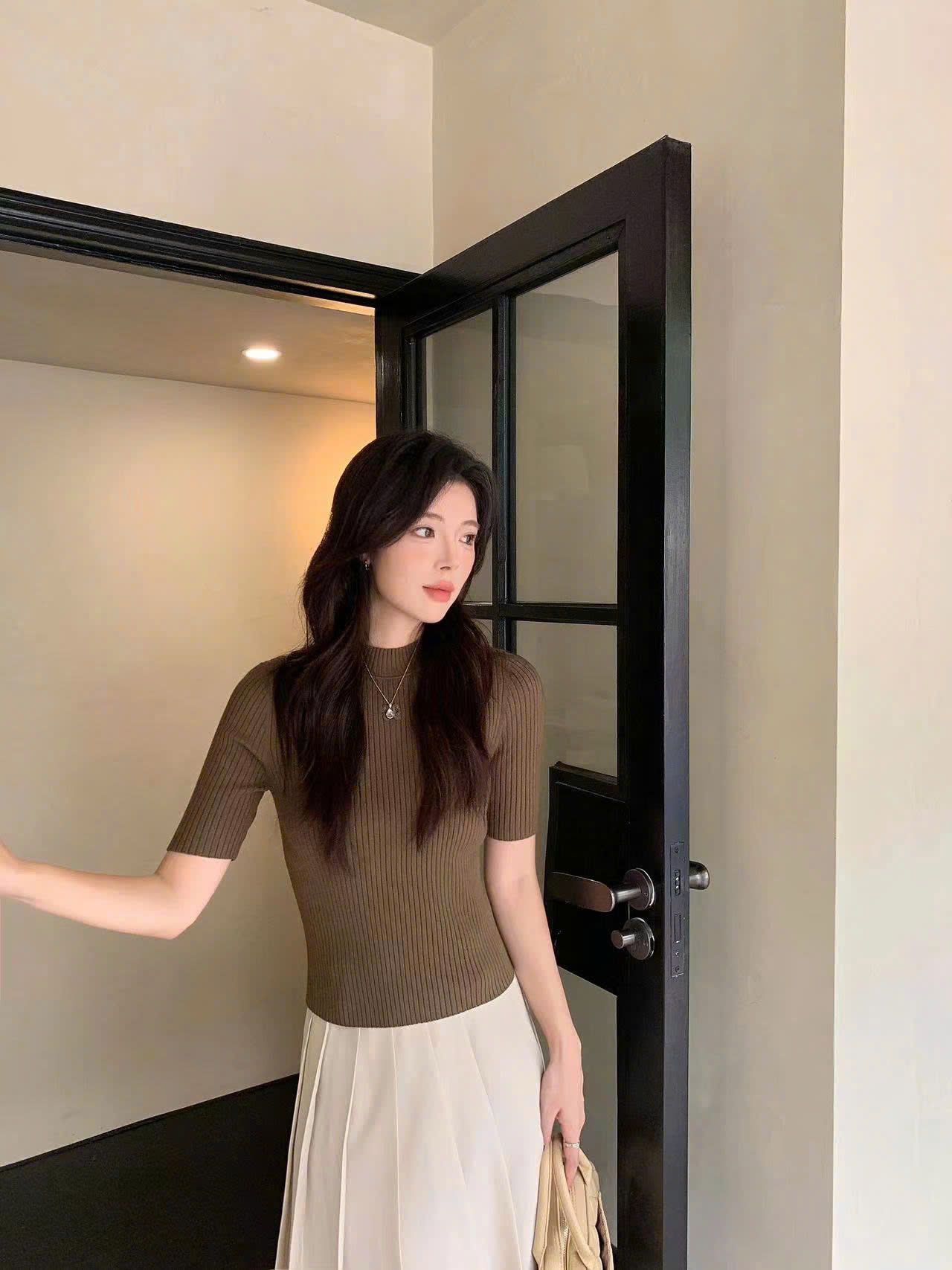 Chân váy xếp ly - be