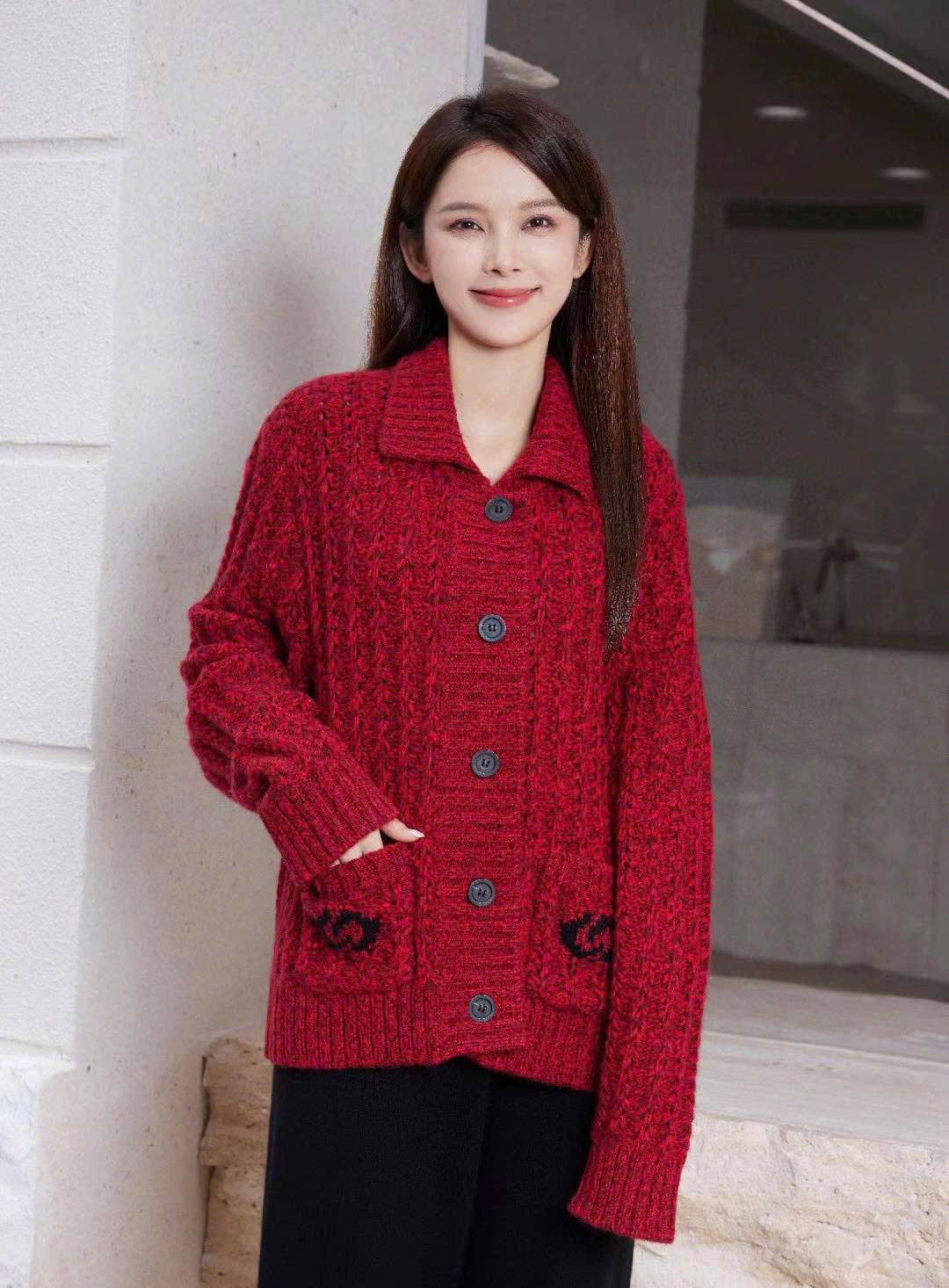 CDG đỏ, cổ bẻ, 2 túi logo