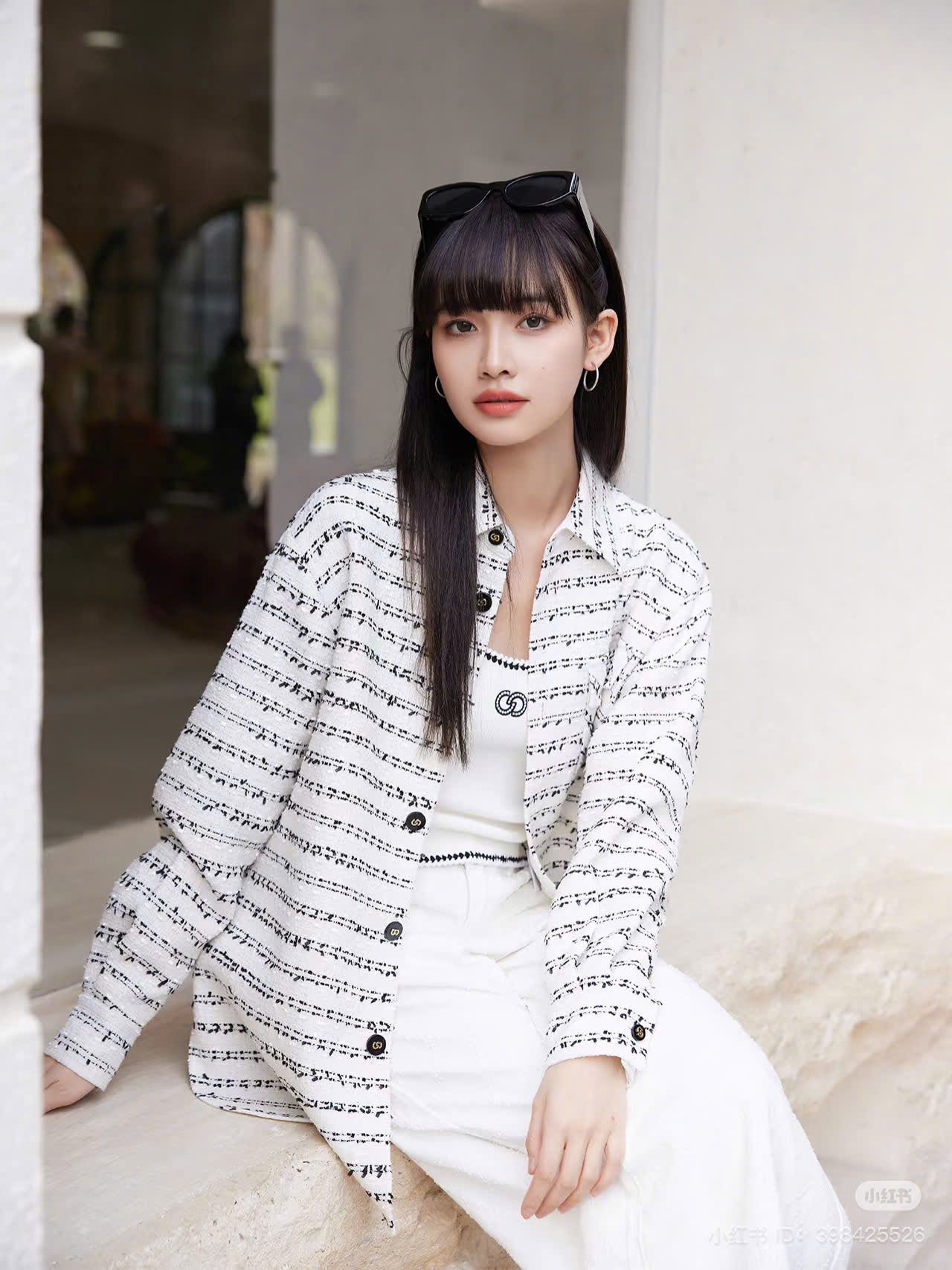 Áo Tweed logo chạy cúc đen