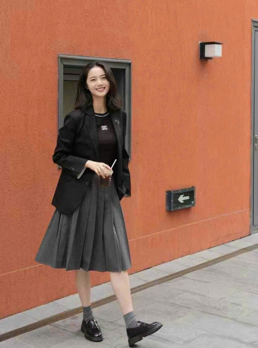 Áo Blazer viền cổ CC, tay lật