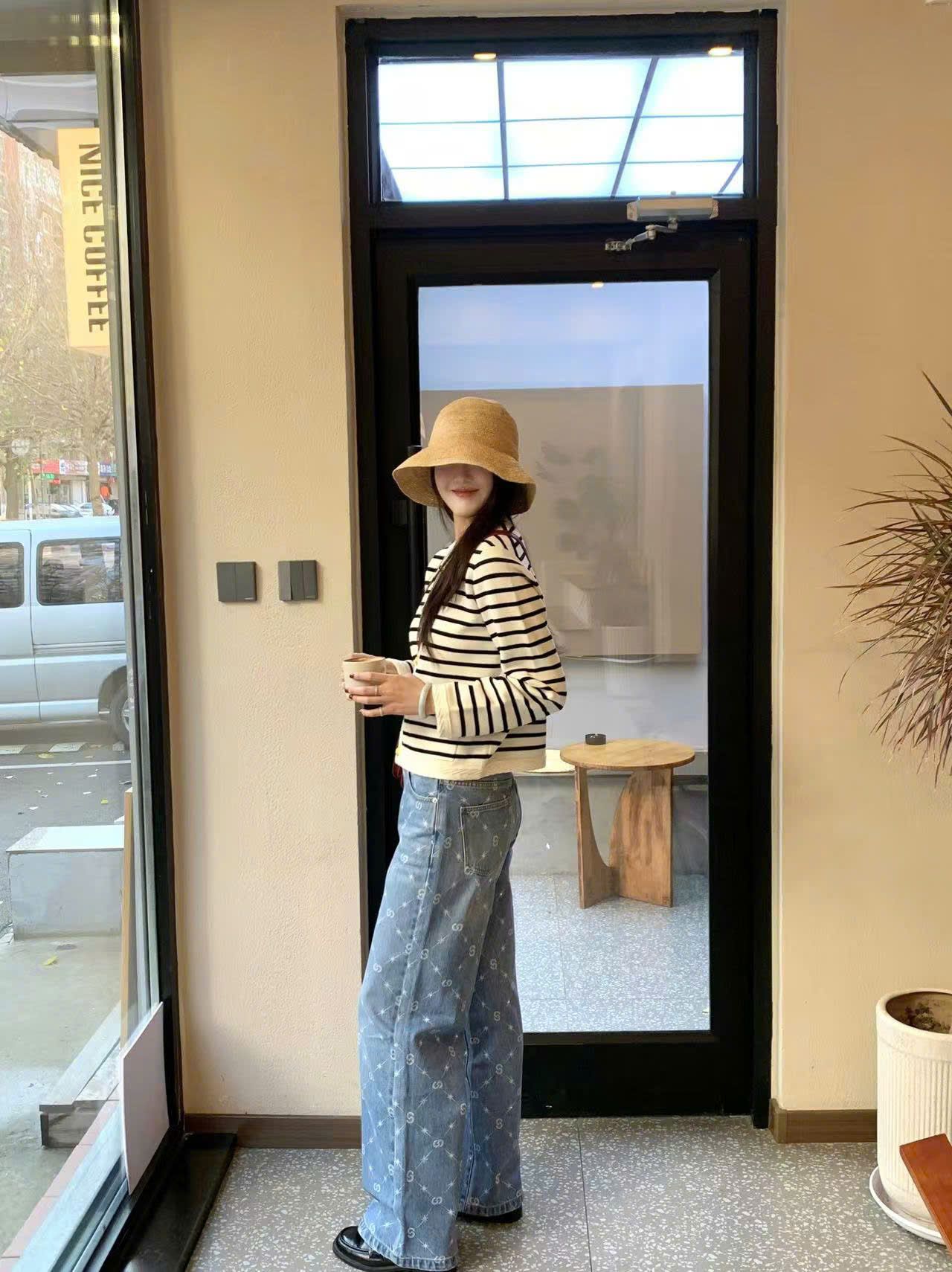 Cardigan trắng kẻ đen - cúc vàng (giống Celine)
