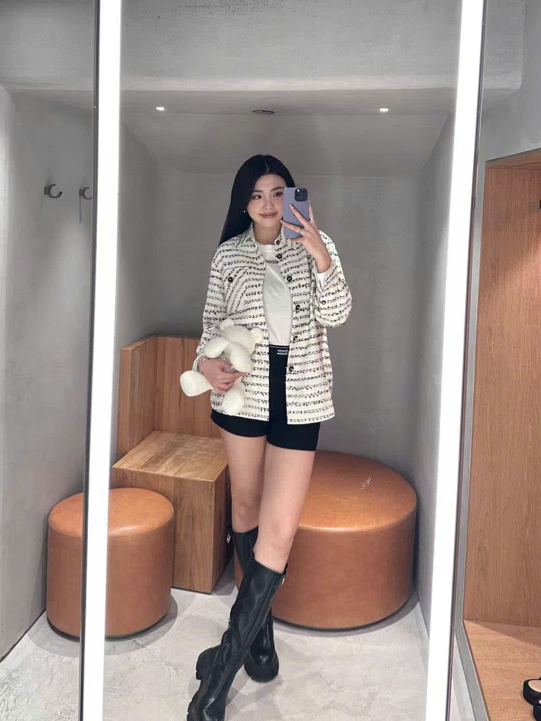 Áo Tweed logo chạy cúc đen