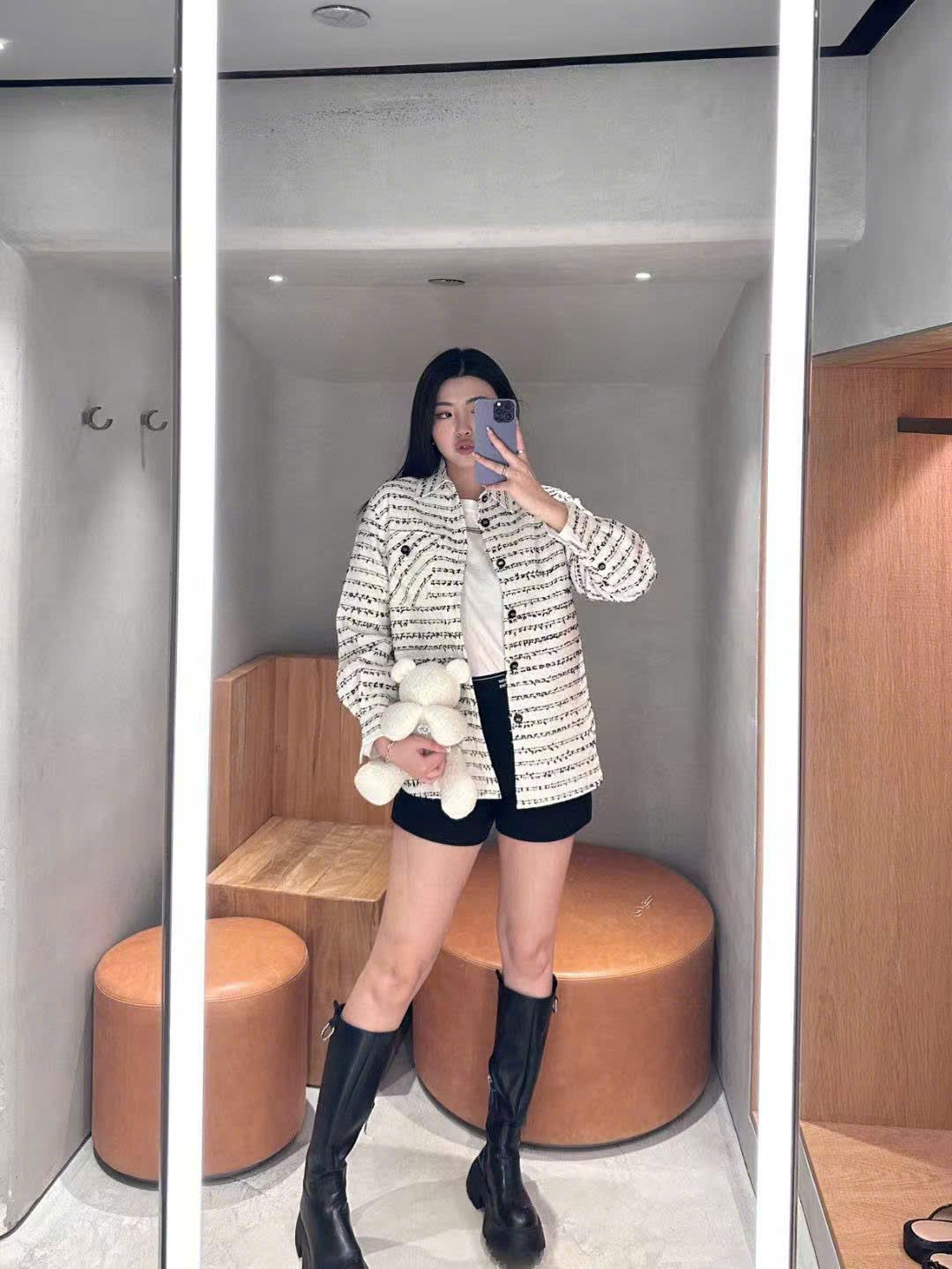 Áo Tweed logo chạy cúc đen