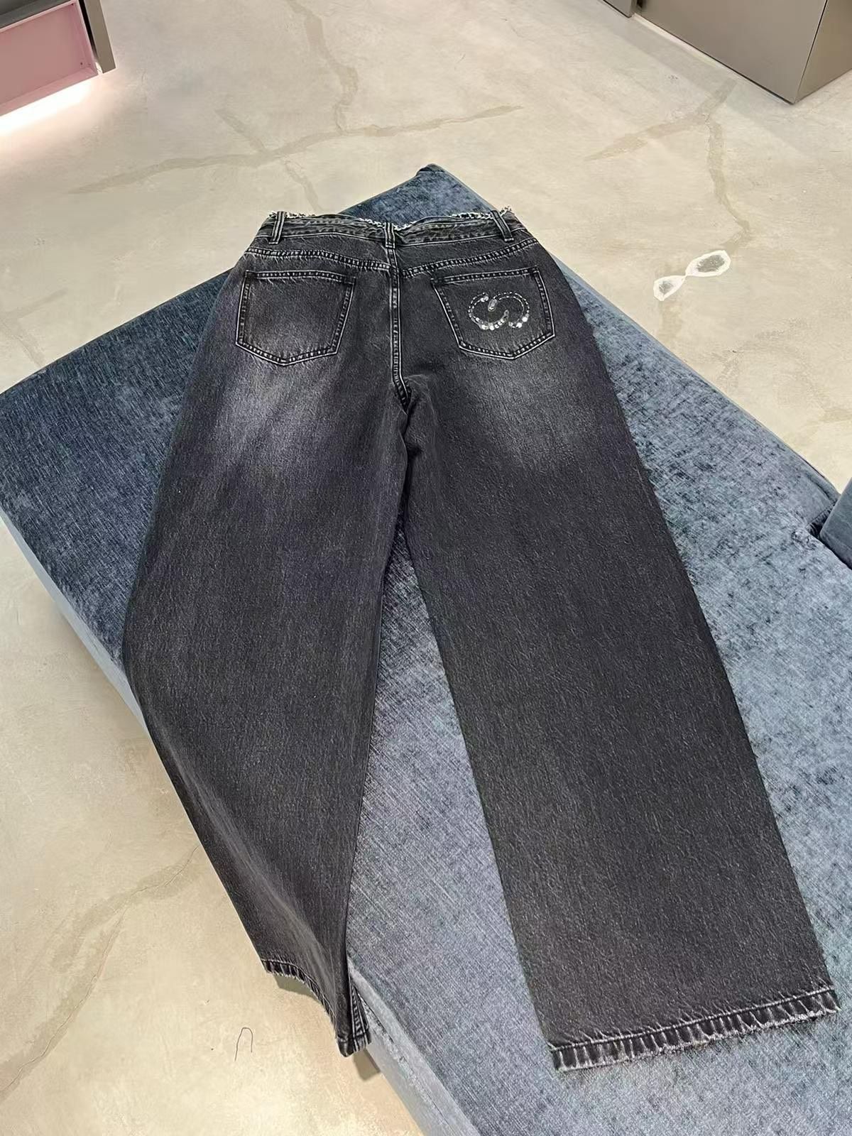 Quần jean mài kèm belt