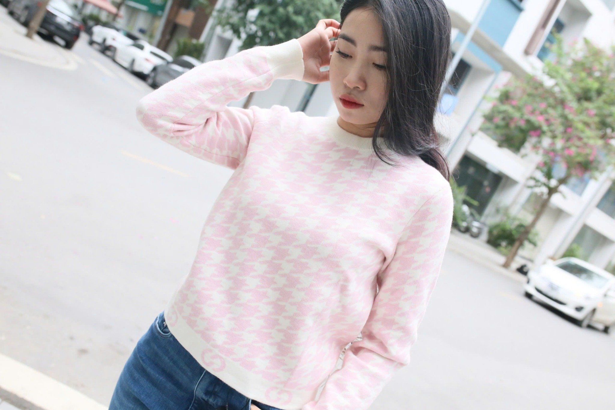Áo len hồng trắng