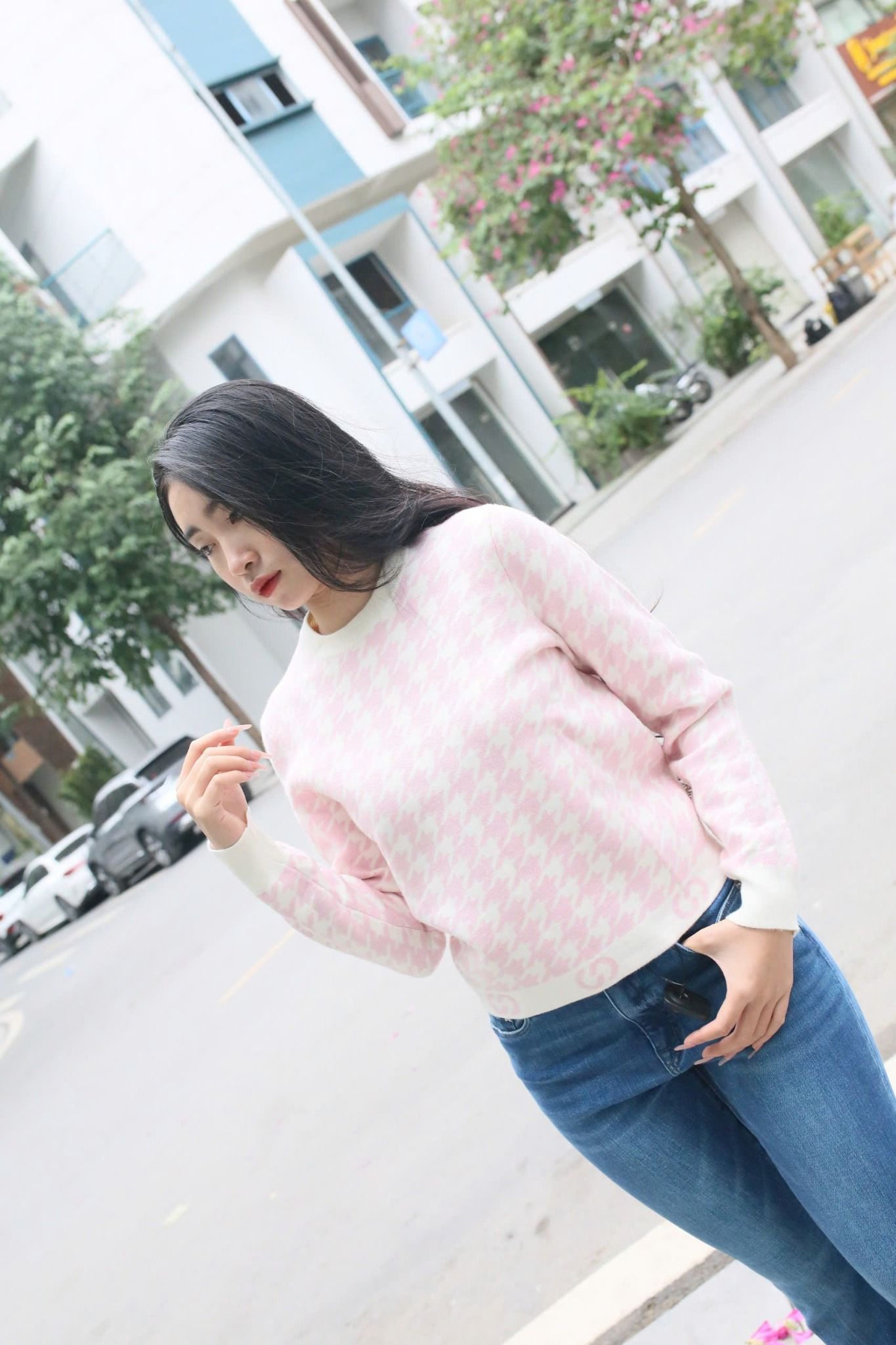 Áo len hồng trắng