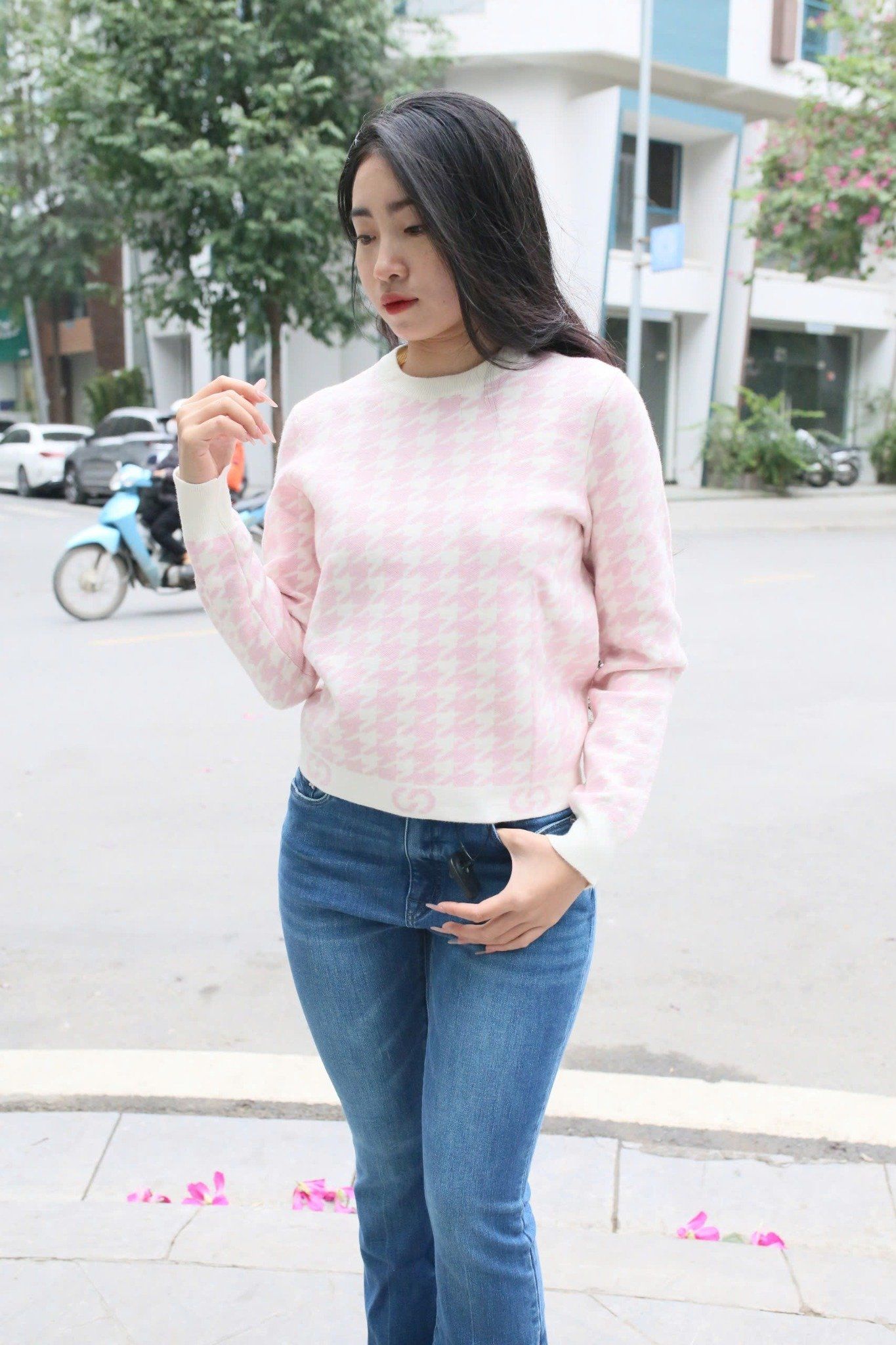Áo len hồng trắng