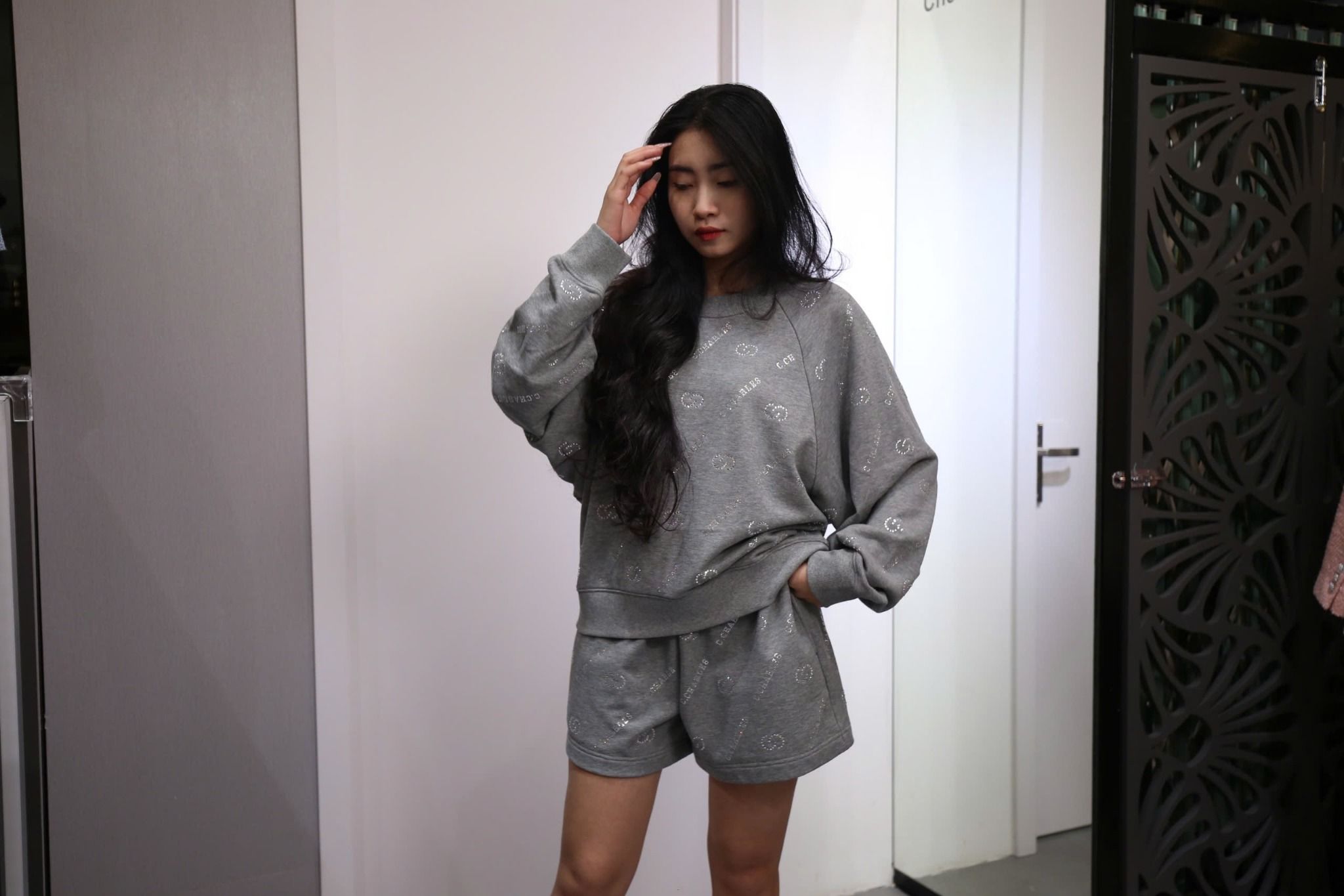 Bộ quần áo nỉ xám đính đá - set