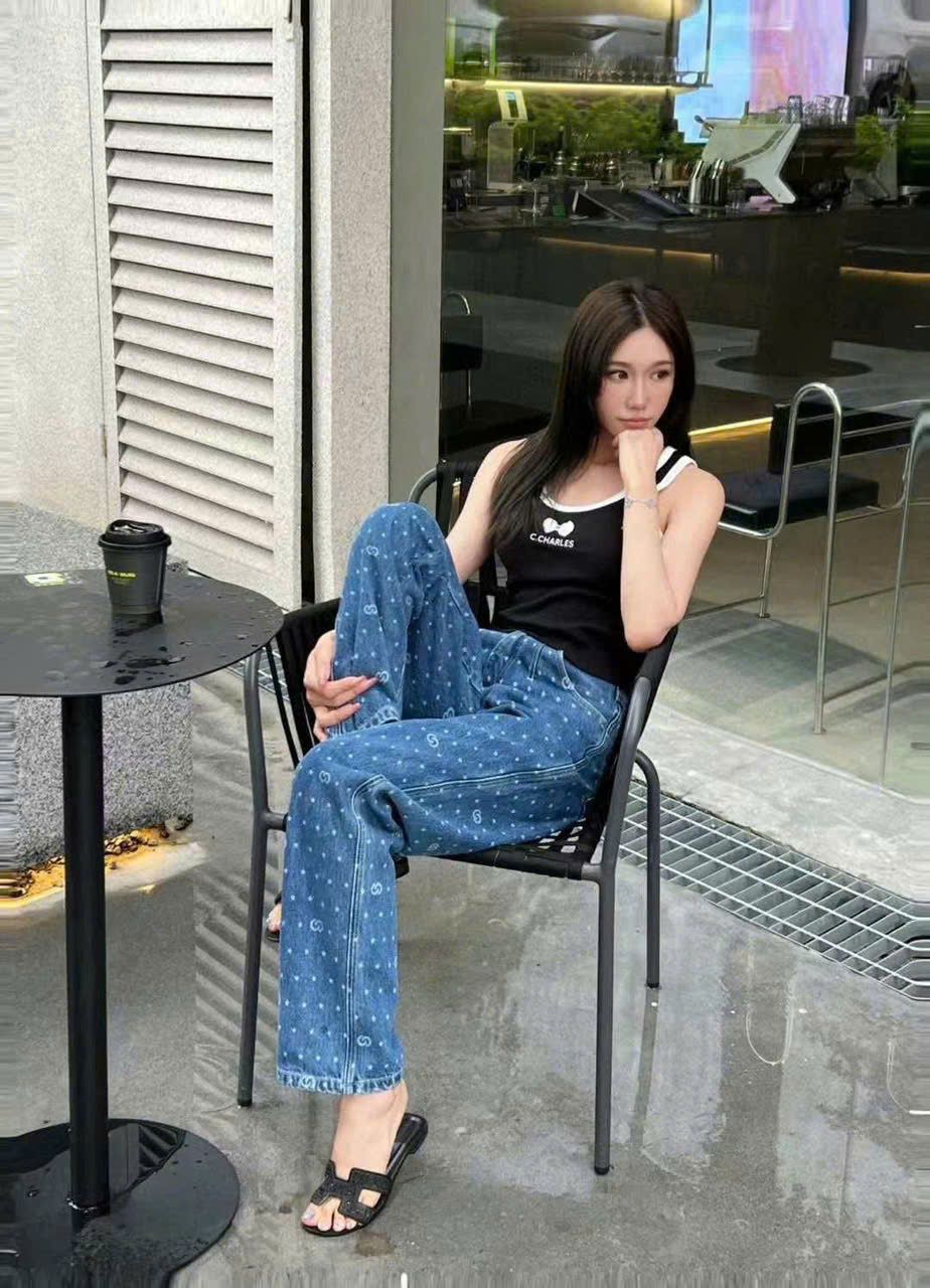 Tank top đen viền trắng - nơ ren