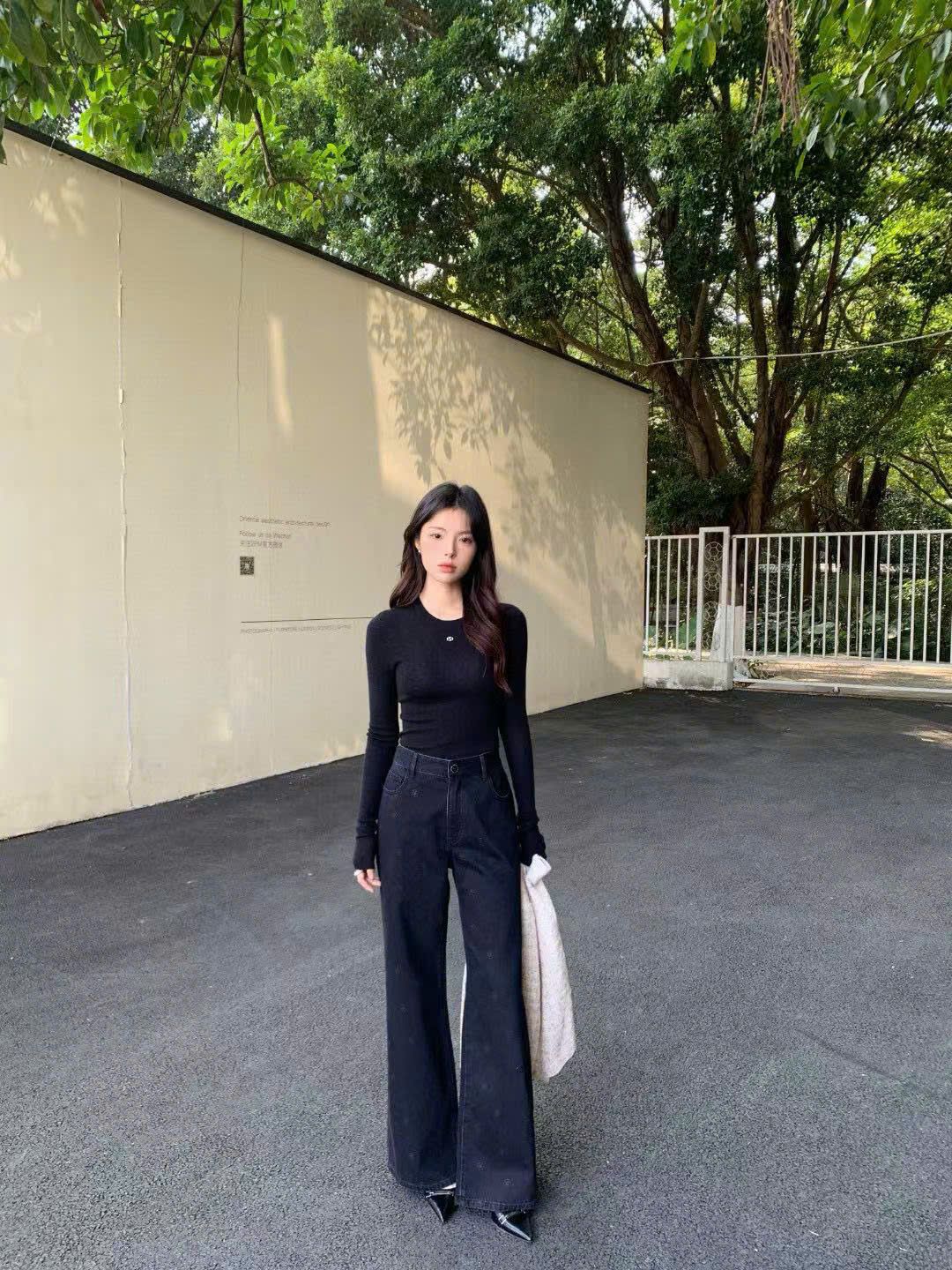 Quần jean đen hoa trà