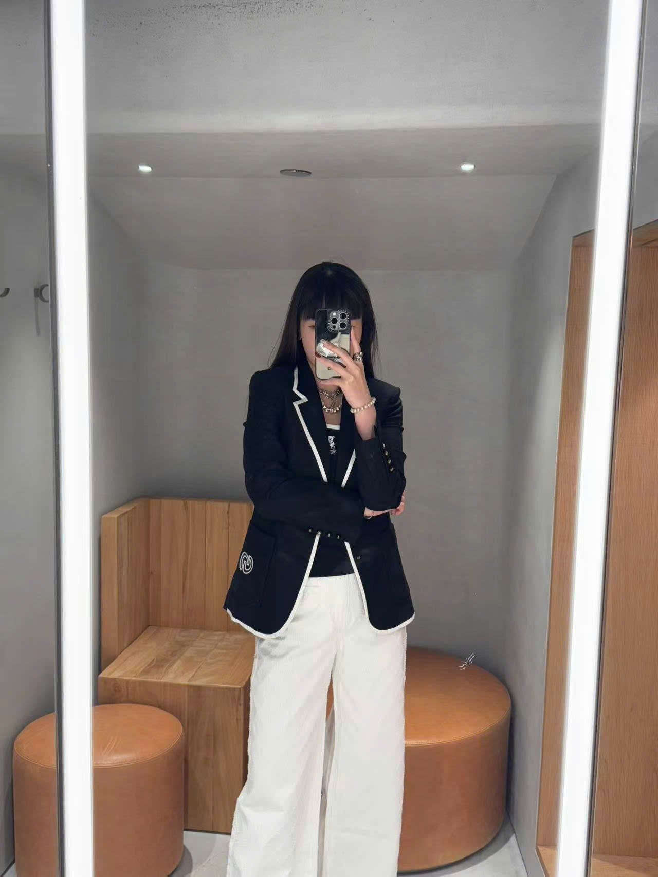 Áo Vest đen viền trắng