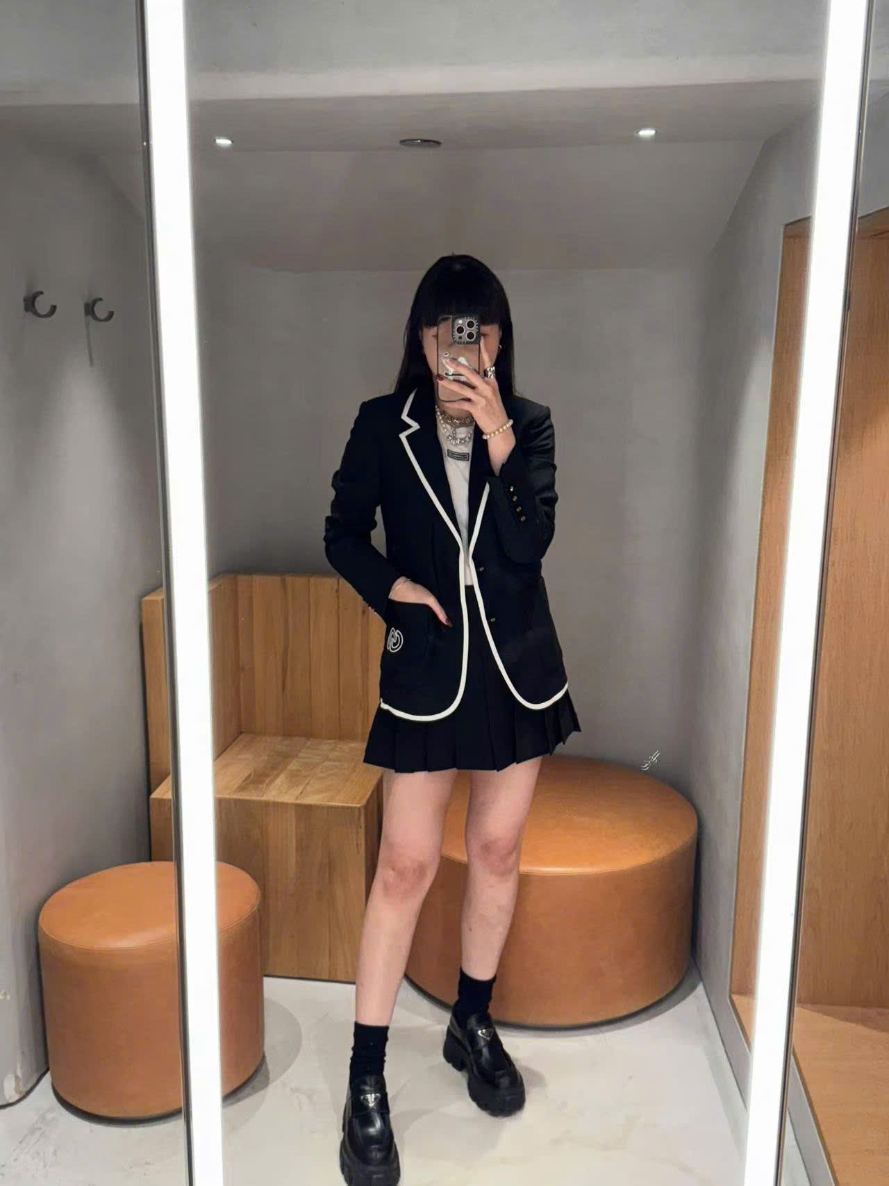 Áo Vest đen viền trắng