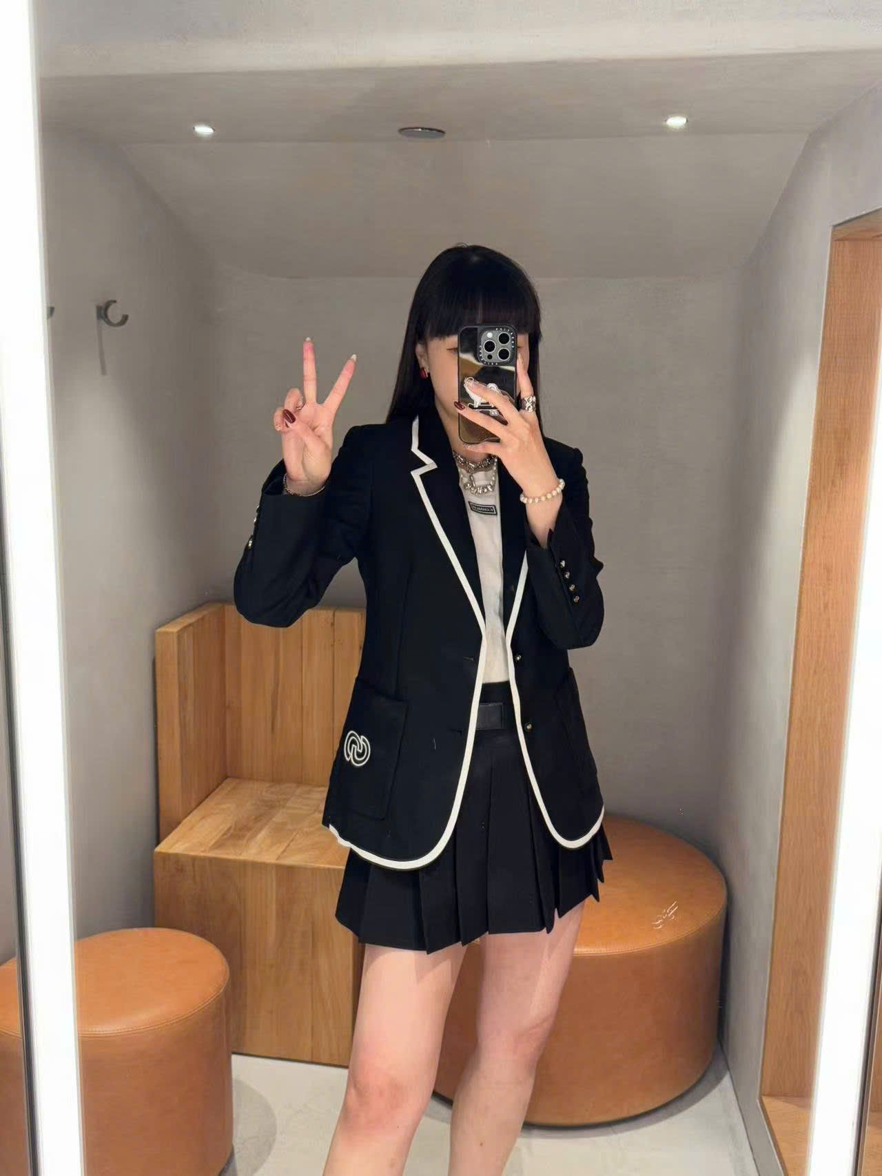 Áo Vest đen viền trắng