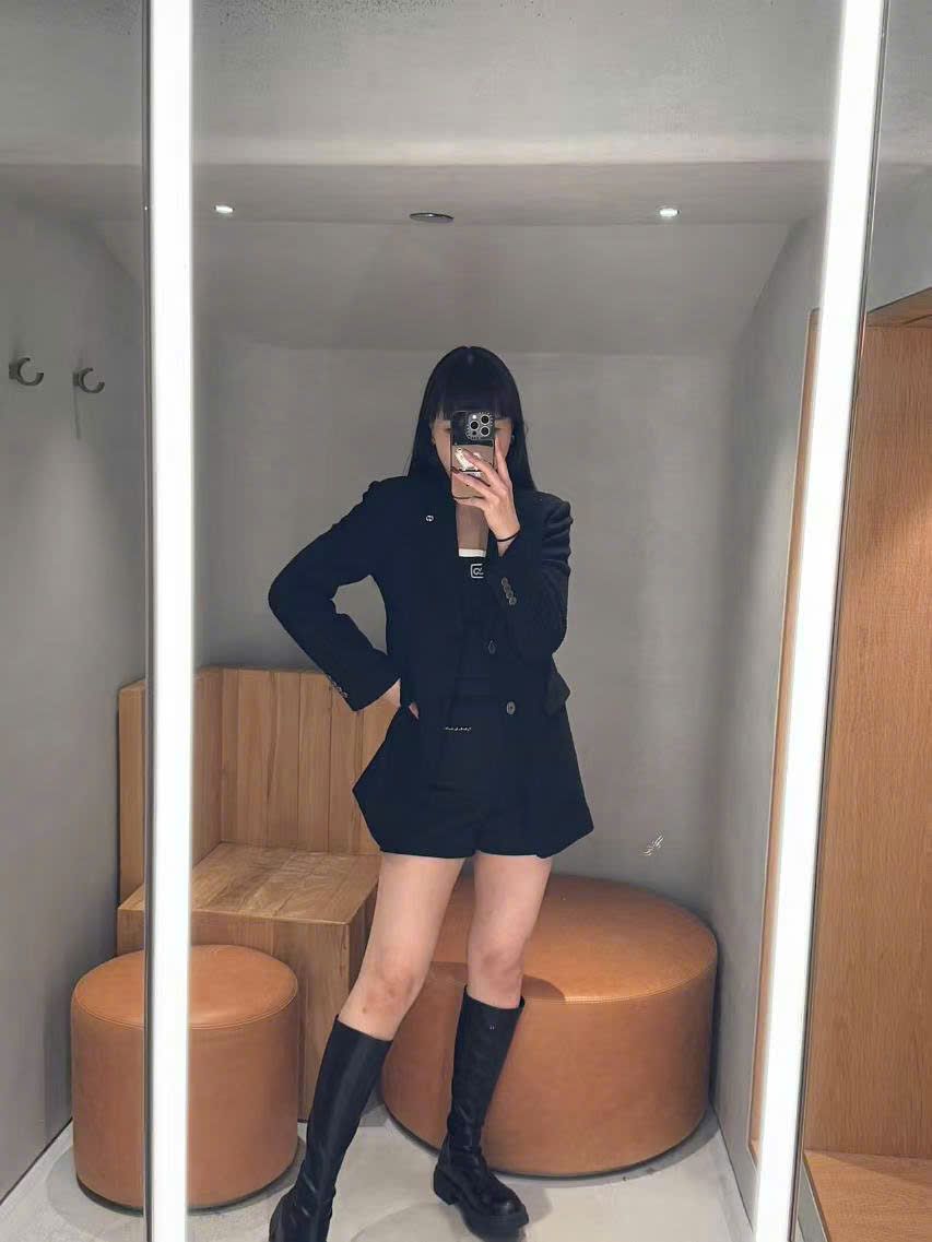 Vest dạ đen, 2 cúc cài