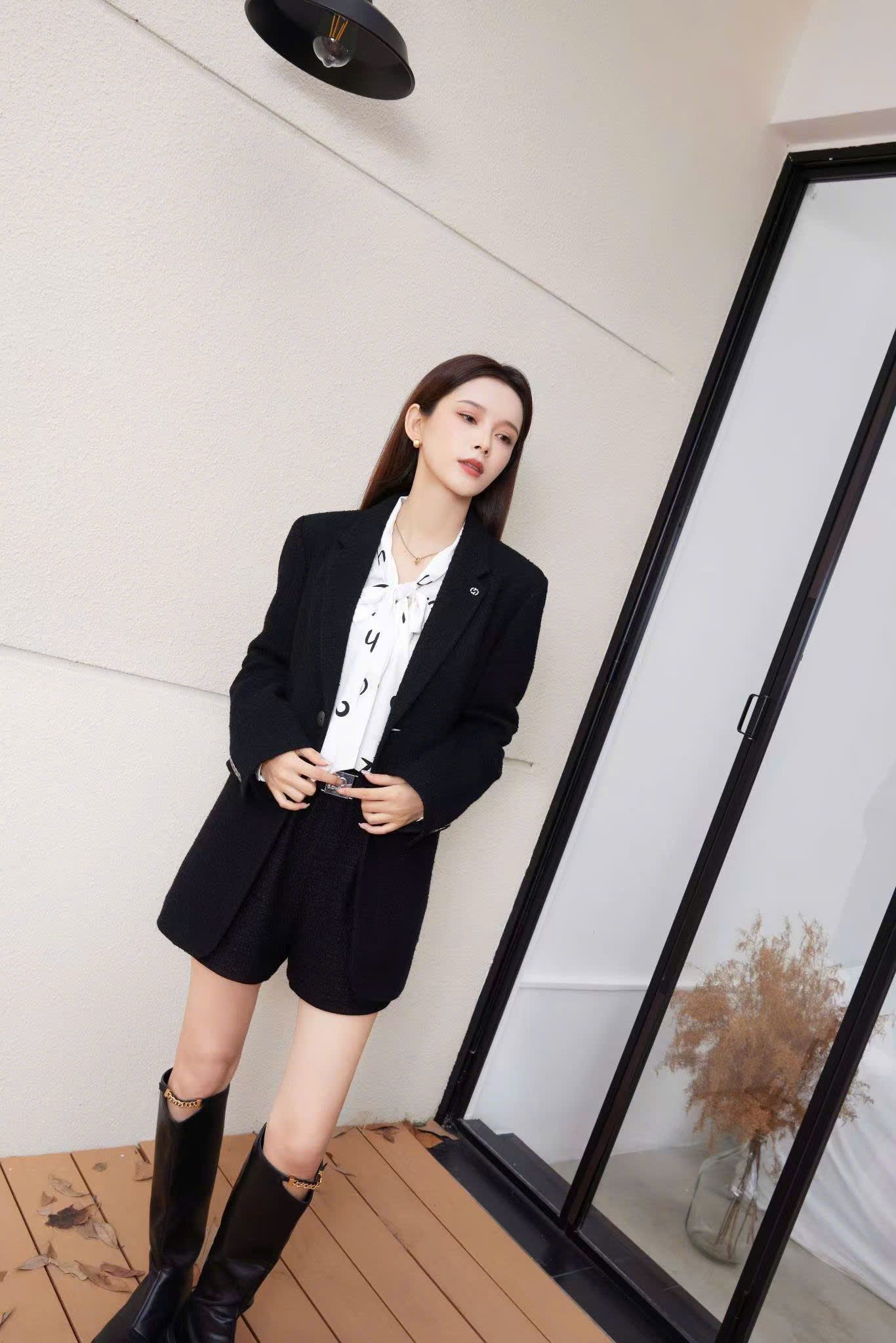 Vest dạ đen, 2 cúc cài