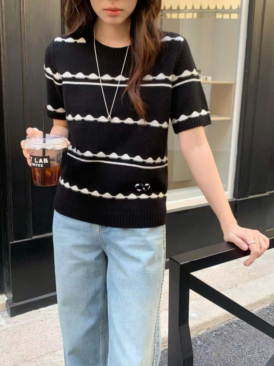 Áo len ngắn tay đen ziczac