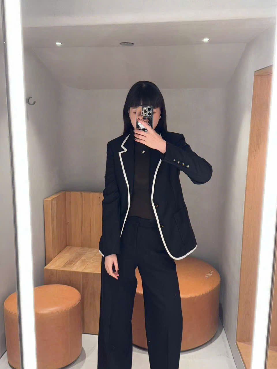 Áo Vest đen viền trắng