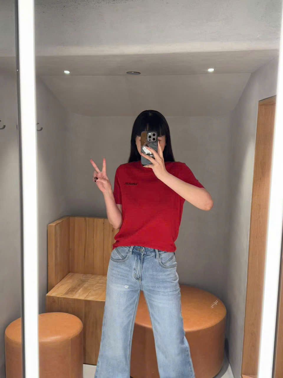 Áo len đỏ, cổ tròn, ngắn tay cashmere - logo ngực