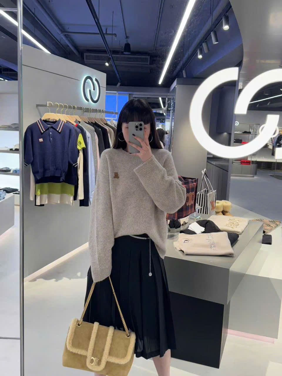 Áo len cổ tròn màu Camel