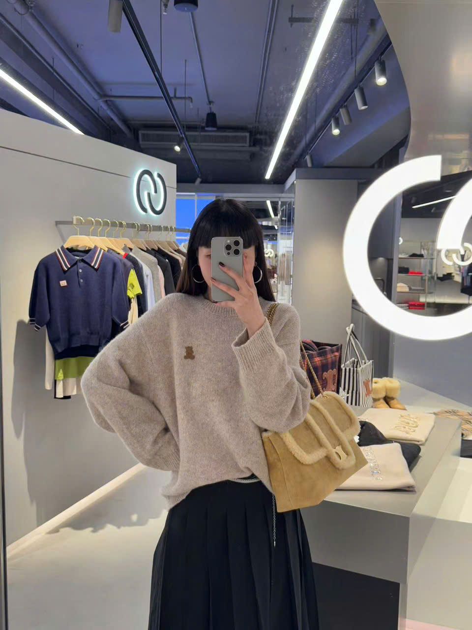 Áo len cổ tròn màu Camel